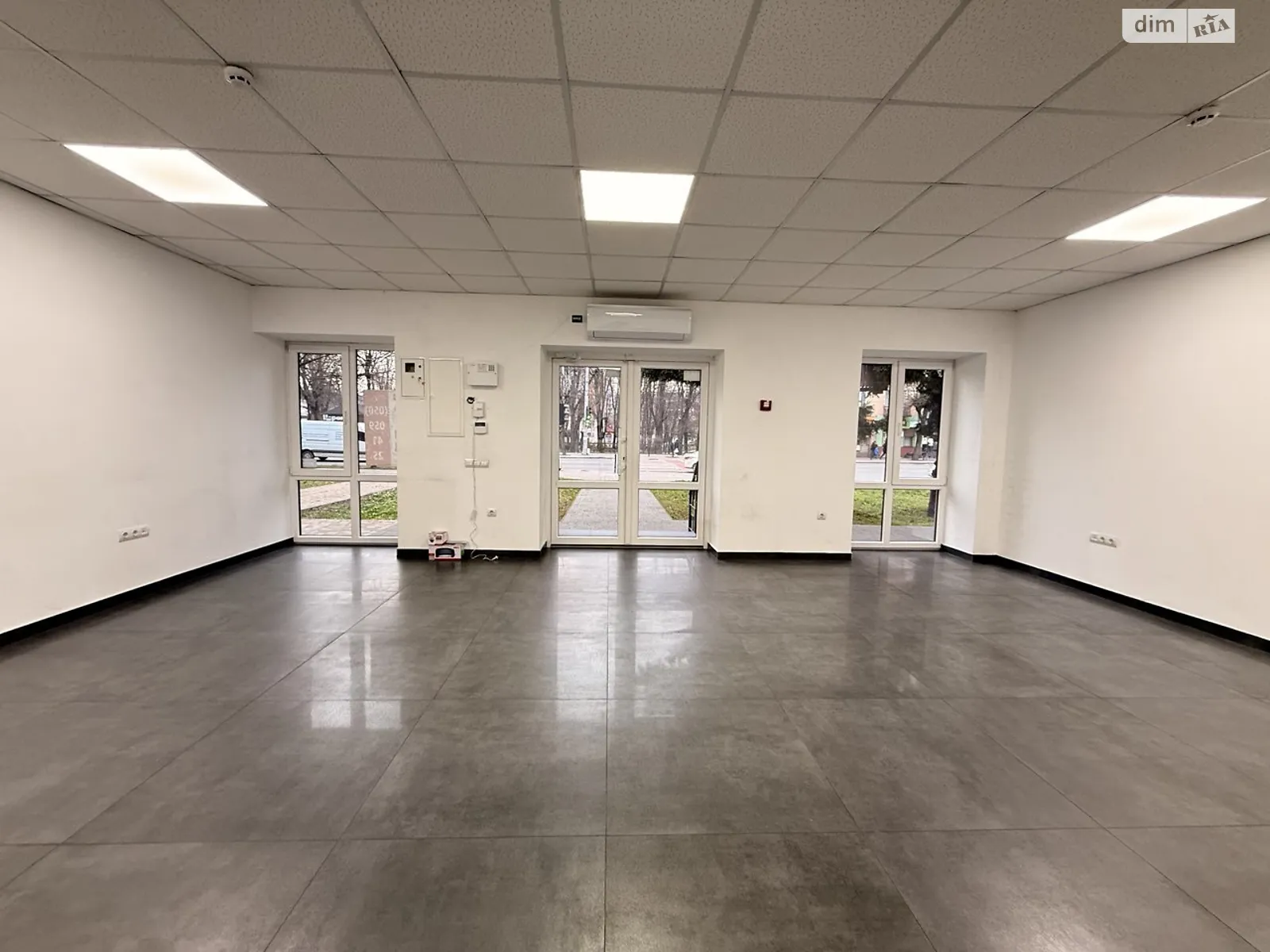 Сдается в аренду помещения свободного назначения 43.2 кв. м в 5-этажном здании, цена: 18000 грн - фото 1