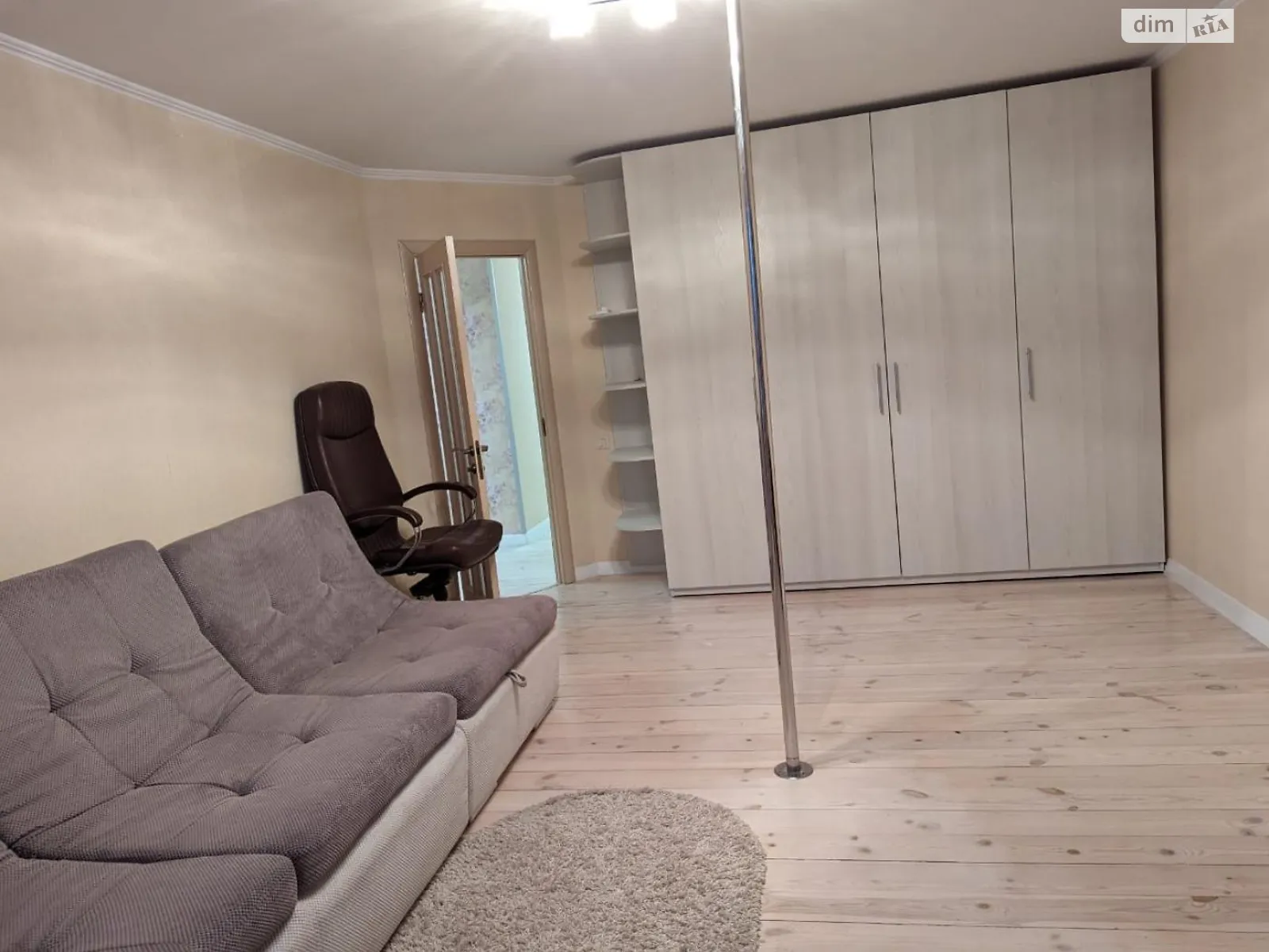 Здається в оренду 2-кімнатна квартира 74 кв. м у Рівному, вул. Соборна - фото 1