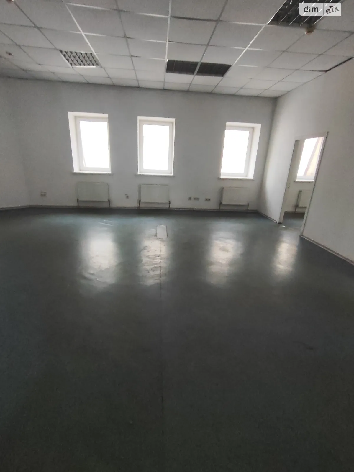 Сдается в аренду офис 73 кв. м в бизнес-центре, цена: 8760 грн - фото 1