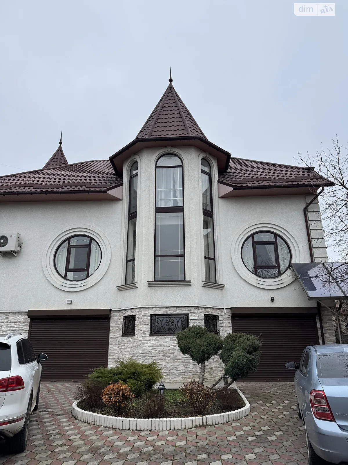 Сдается в аренду дом на 2 этажа 370 кв. м с садом, цена: 850 $ - фото 1