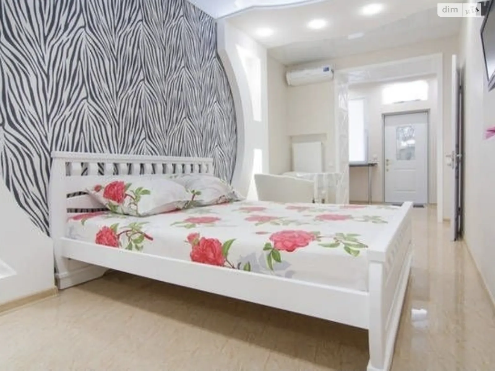 Сдается в аренду 1-комнатная квартира в Одессе, ул. Садовая, 15 - фото 1