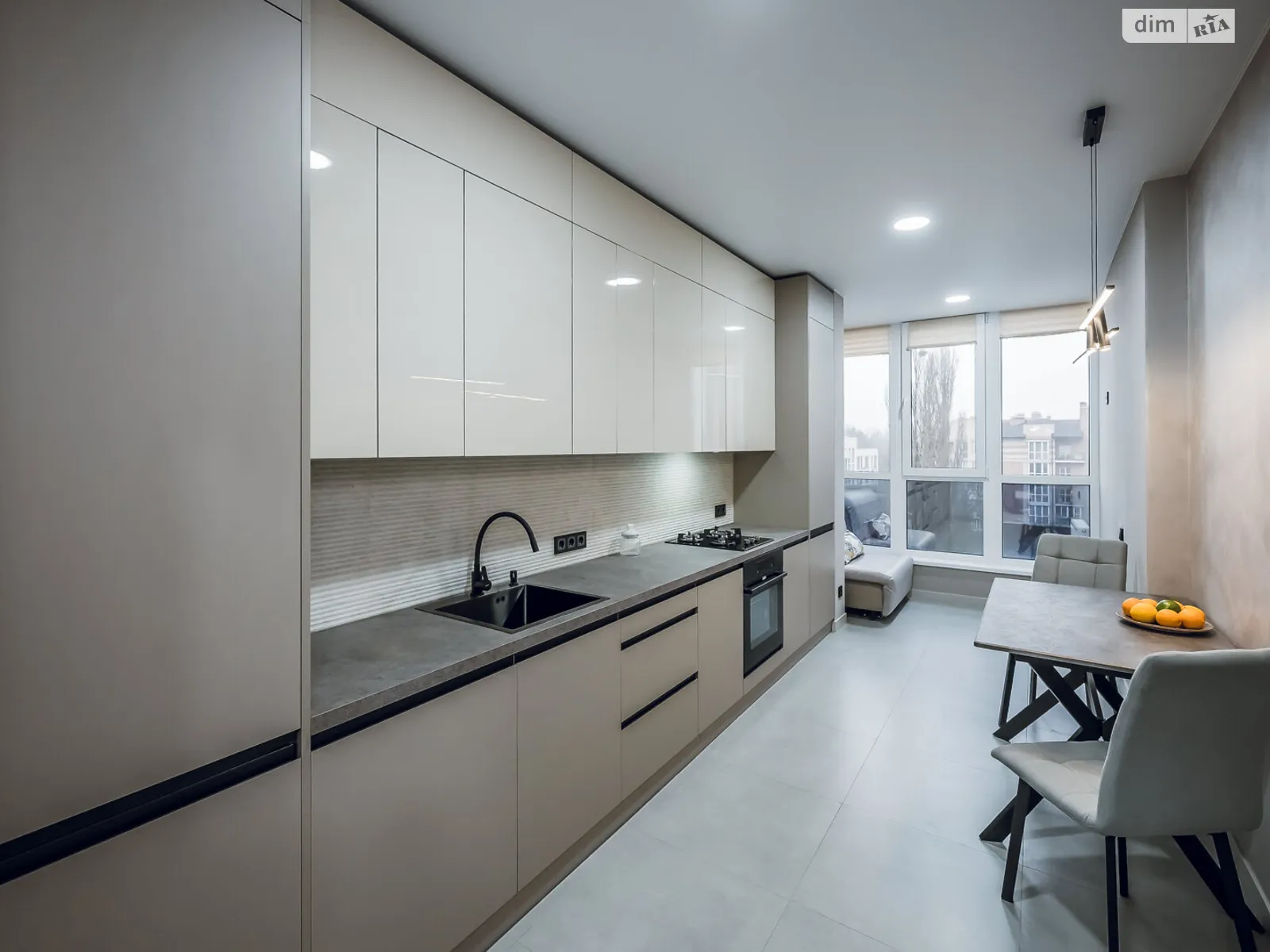 Продается 1-комнатная квартира 45 кв. м в Киеве, ул. Метрологическая, 11А - фото 1