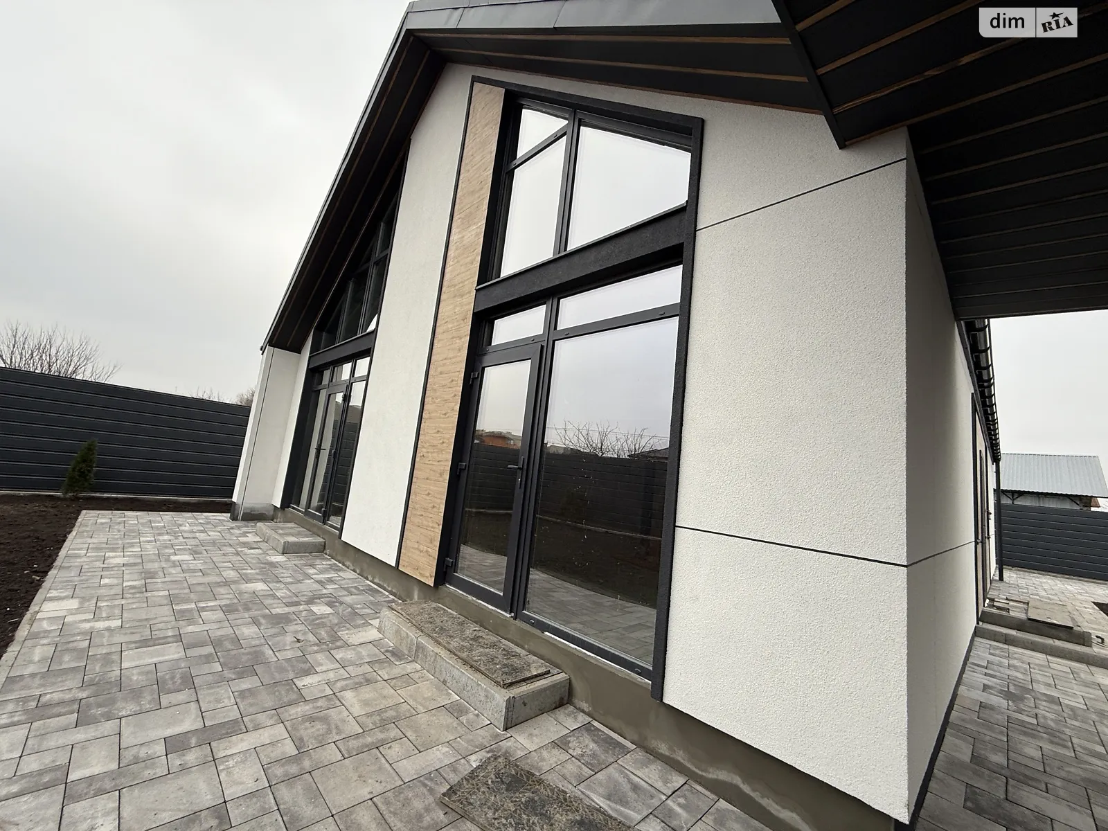 Продается одноэтажный дом 130 кв. м с участком, цена: 135000 $ - фото 1