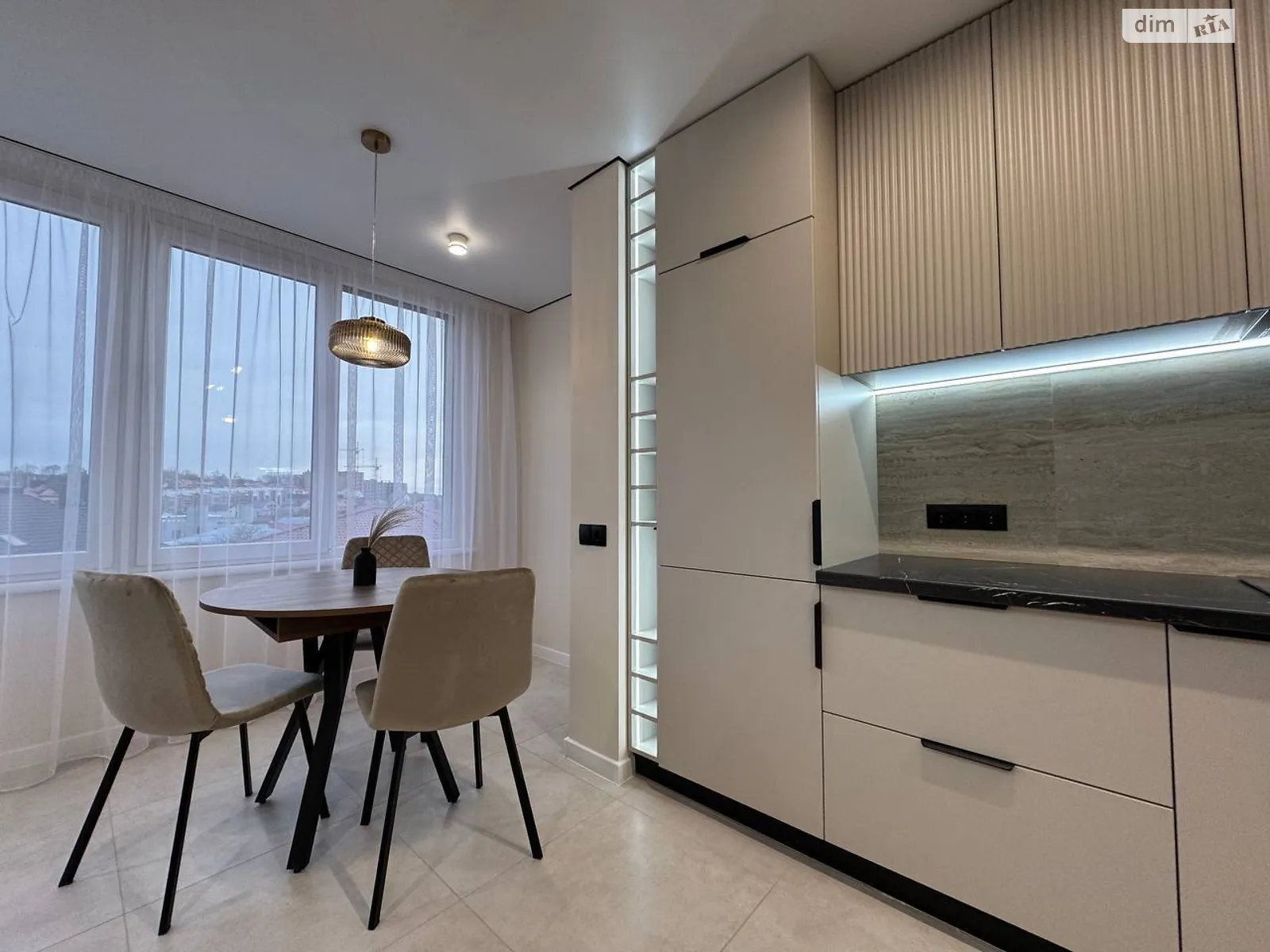 1-комнатная квартира 50 кв. м в Тернополе, просп. Бандеры Степана - фото 1