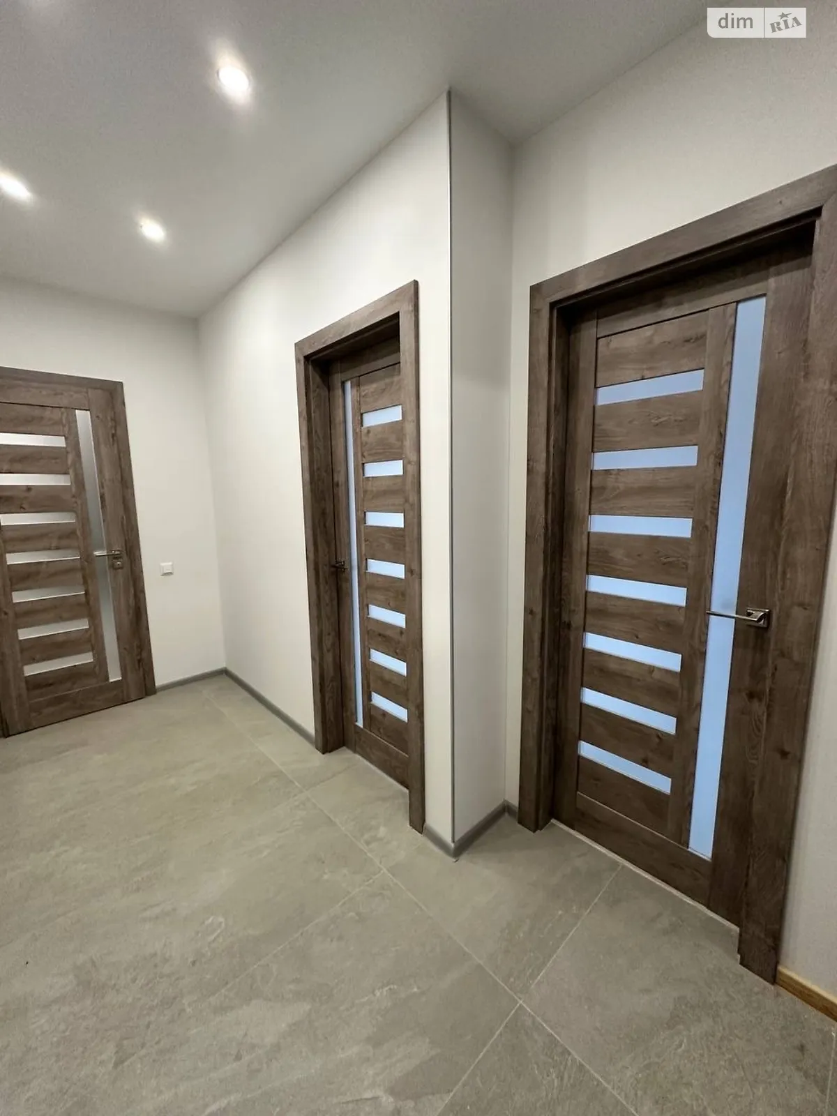 Продається 2-кімнатна квартира 74 кв. м у Ужгороді, вул. Героїв 128-ї Бригади(8-го Березня), 48А корпус 1 - фото 1