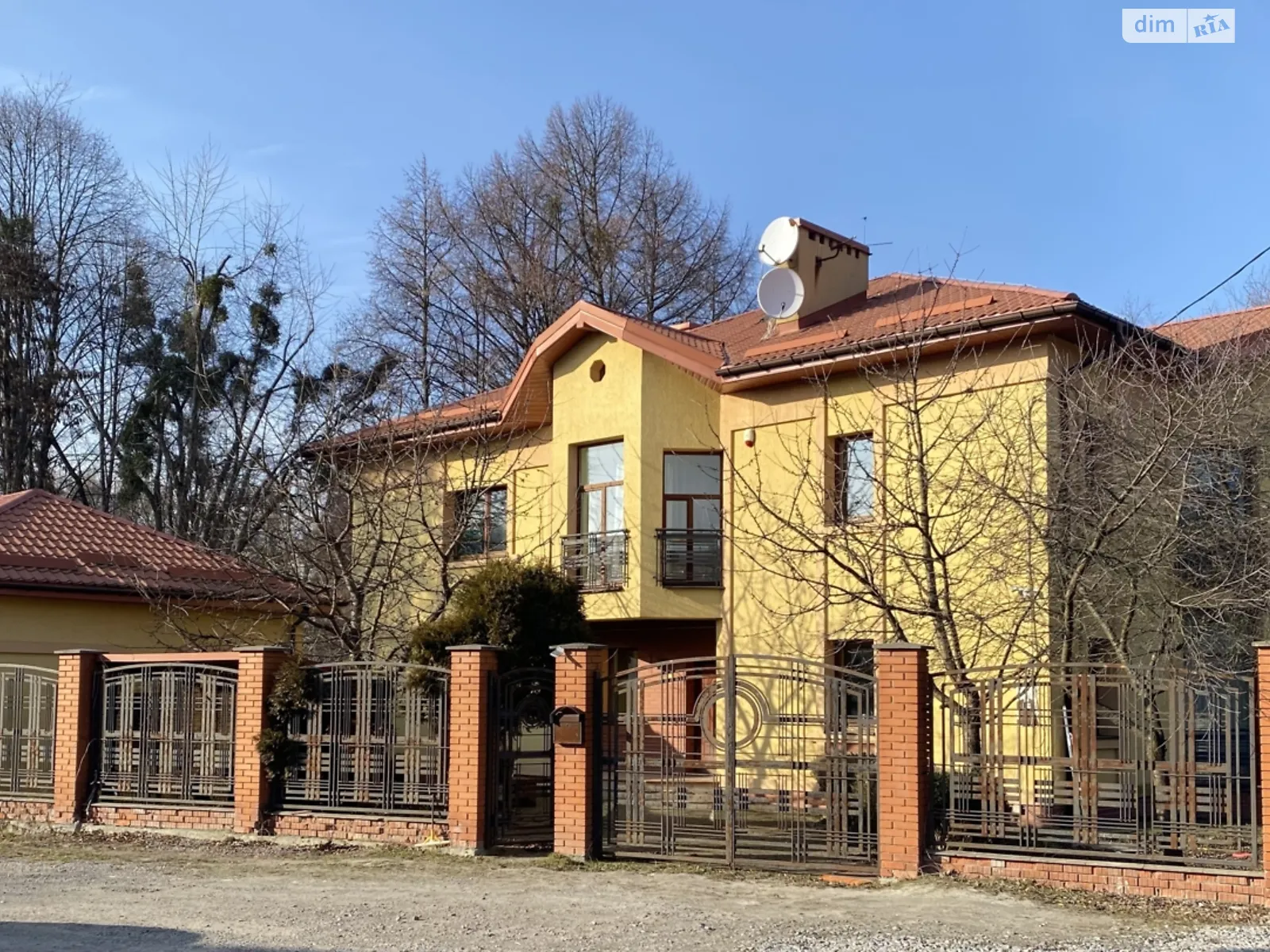 Продается дом на 2 этажа 608 кв. м с гаражом, цена: 750000 $ - фото 1