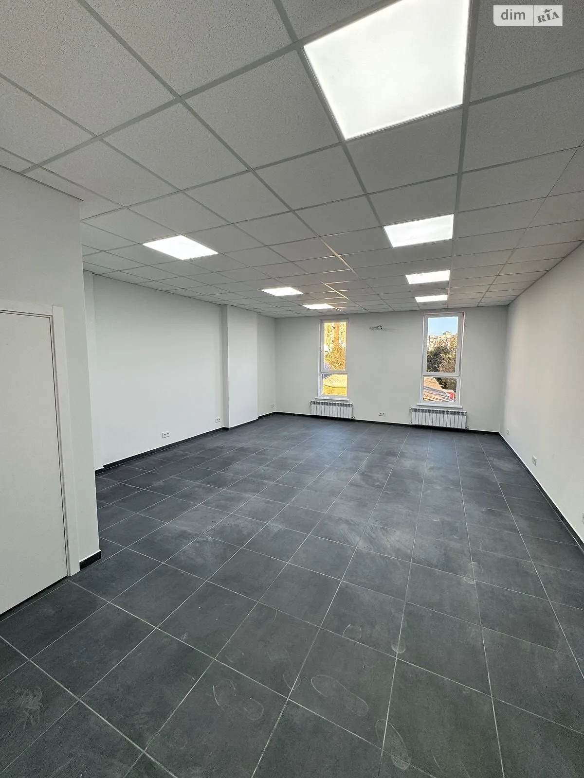 Сдается в аренду офис 44 кв. м в бизнес-центре, цена: 11000 грн - фото 1