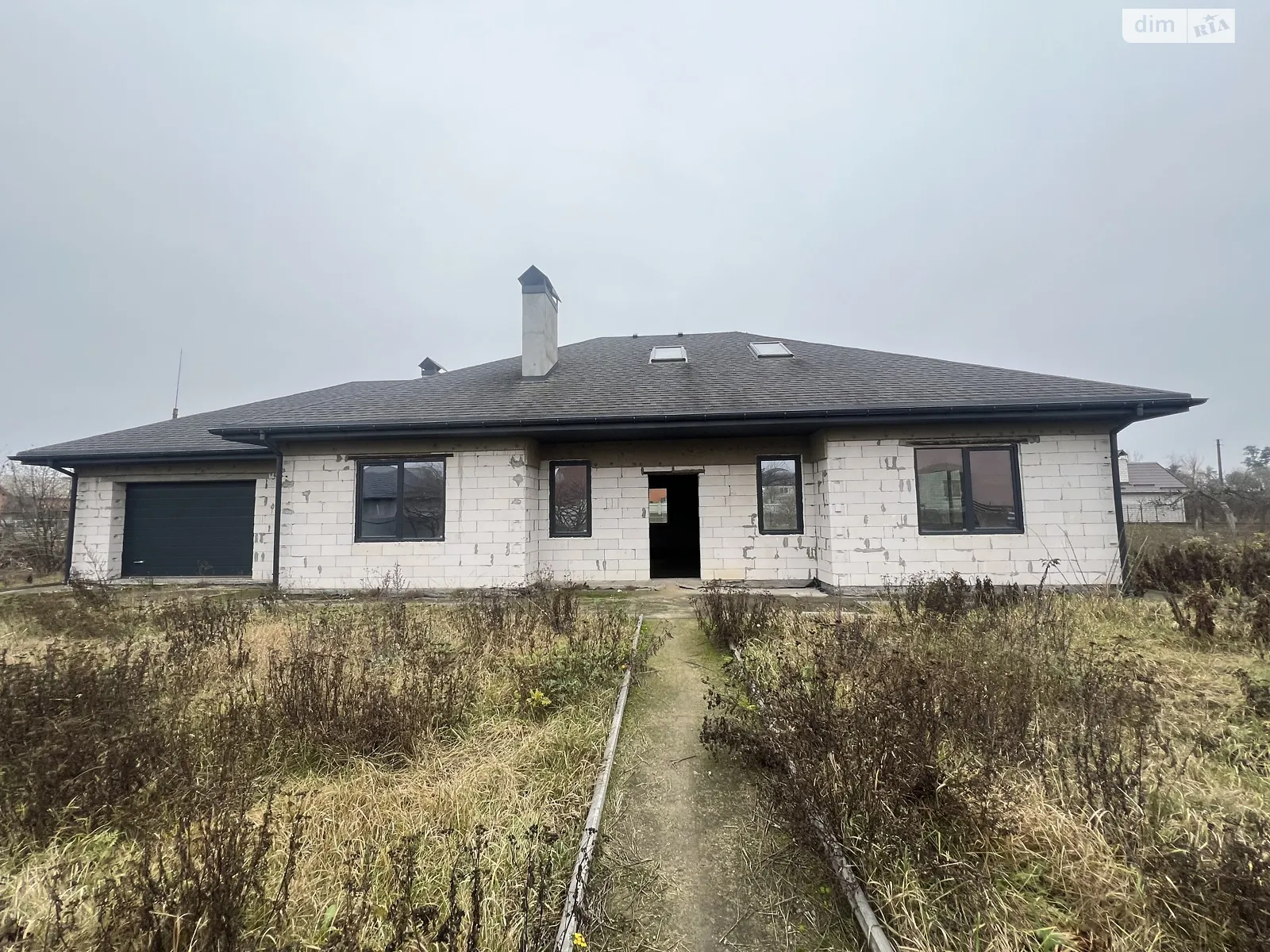 Продается дом на 2 этажа 220 кв. м с бассейном, цена: 80000 $ - фото 1