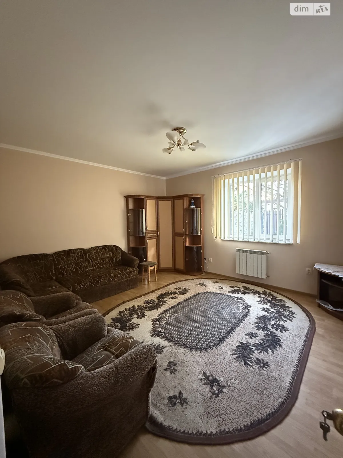 Сдается в аренду дом на 2 этажа 175 кв. м с участком, цена: 800 $ - фото 1