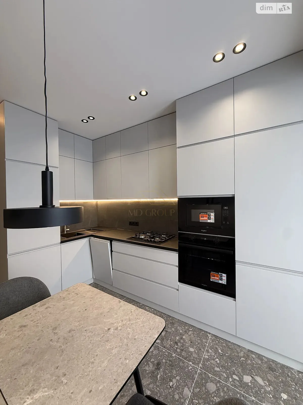 Продается 1-комнатная квартира 43.4 кв. м в Ивано-Франковске, ул. Высочана Семена - фото 1