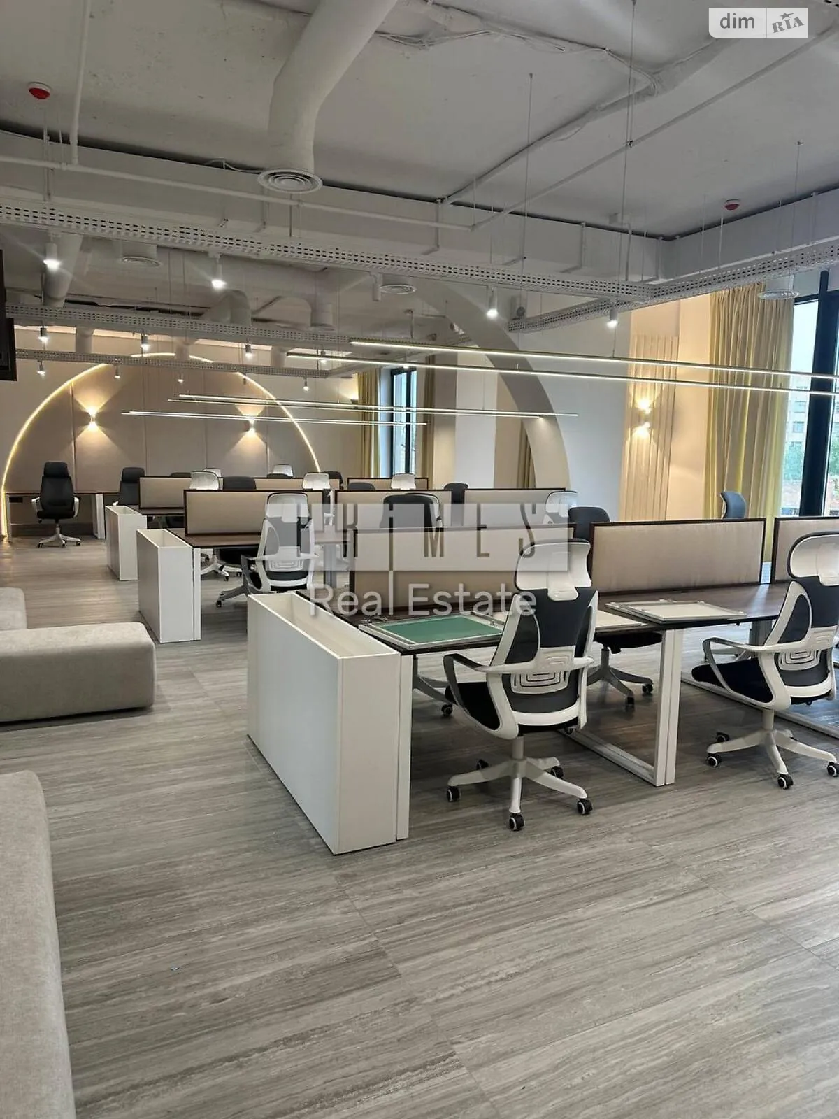 Продается офис 178.8 кв. м в бизнес-центре, цена: 820000 $ - фото 1