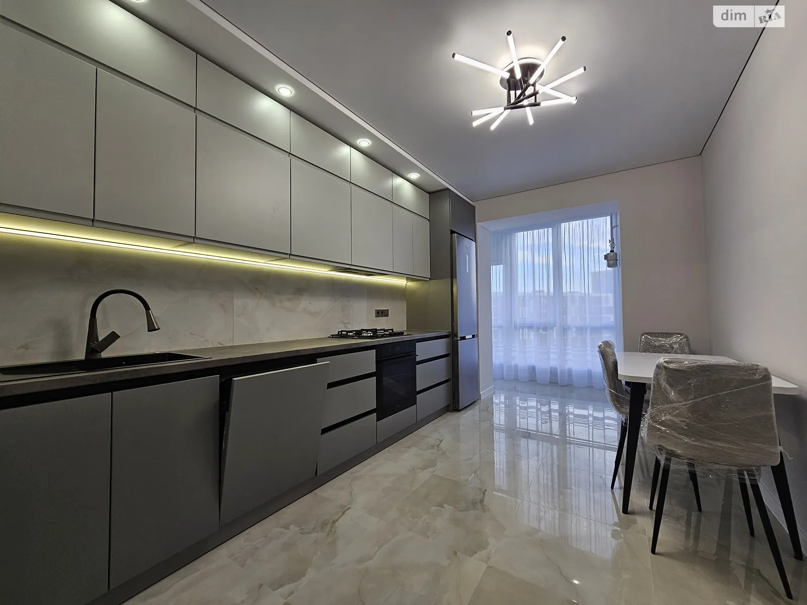 Продается 1-комнатная квартира 43 кв. м в Ивано-Франковске, ул. Княгинин, 44 корпус 37 - фото 1