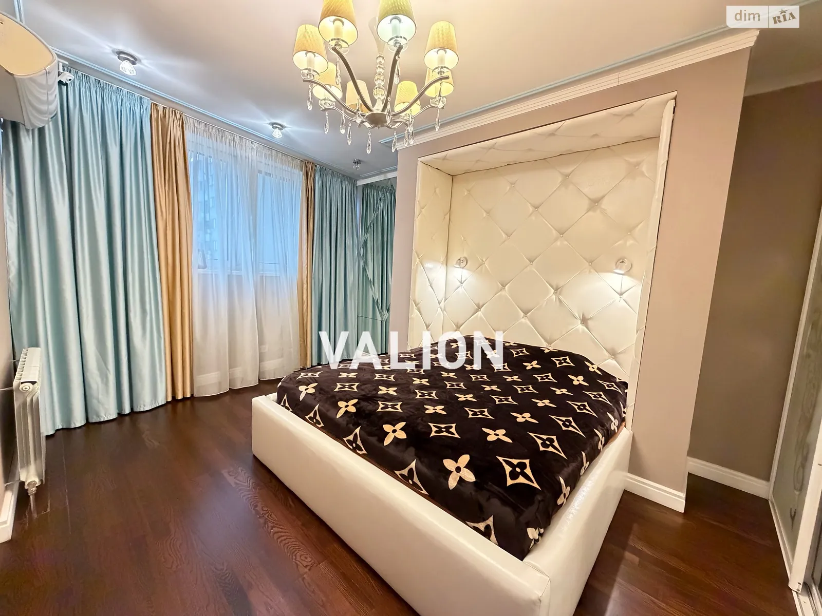 Продается 2-комнатная квартира 72.4 кв. м в Киеве, ул. Коновальца Евгения, 44Г - фото 1