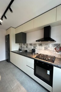 Продаж квартири, Львів, р‑н. Сріблястий, Євгена Патона вулиця, буд. 9