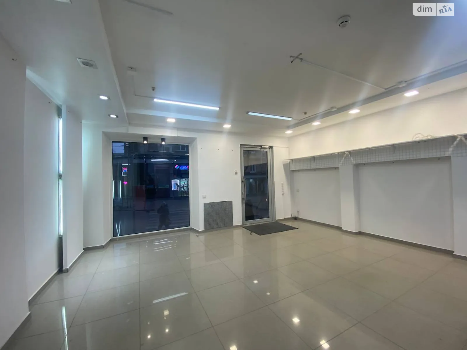 Сдается в аренду помещения свободного назначения 57 кв. м в 4-этажном здании, цена: 60000 грн - фото 1