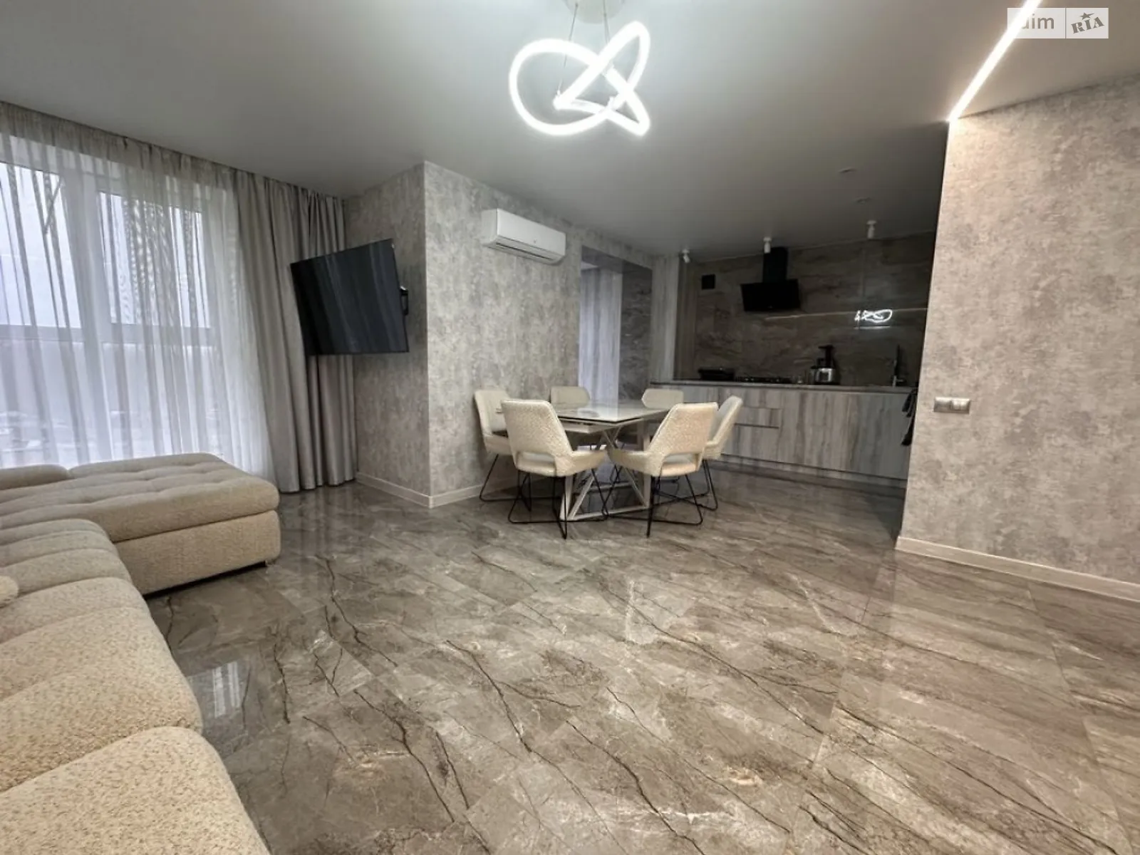 Продается 3-комнатная квартира 90 кв. м в Черкассах, ул. Героев Днепра - фото 1