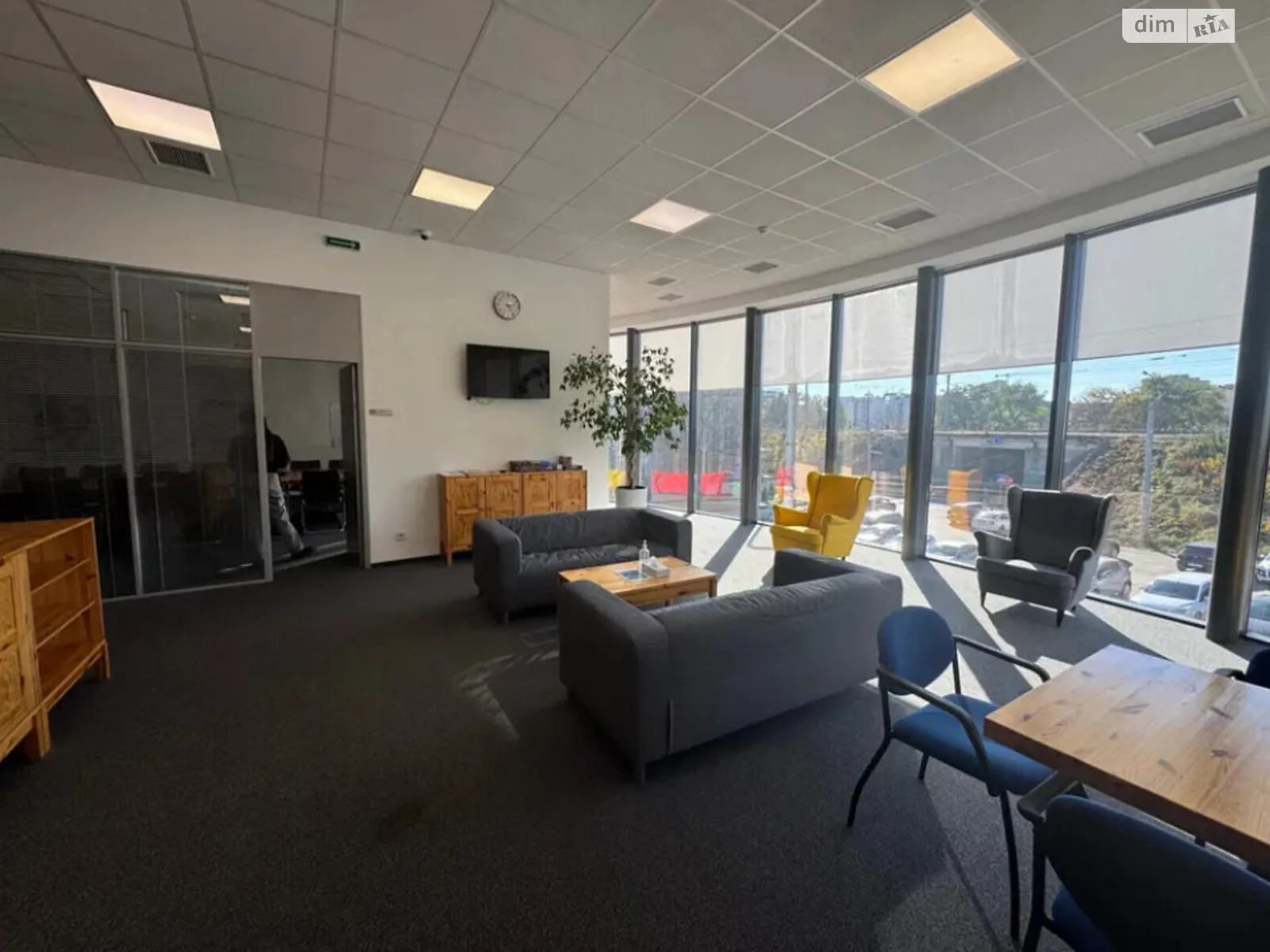 Сдается в аренду помещения свободного назначения 503 кв. м в 3-этажном здании, цена: 135800 грн - фото 1