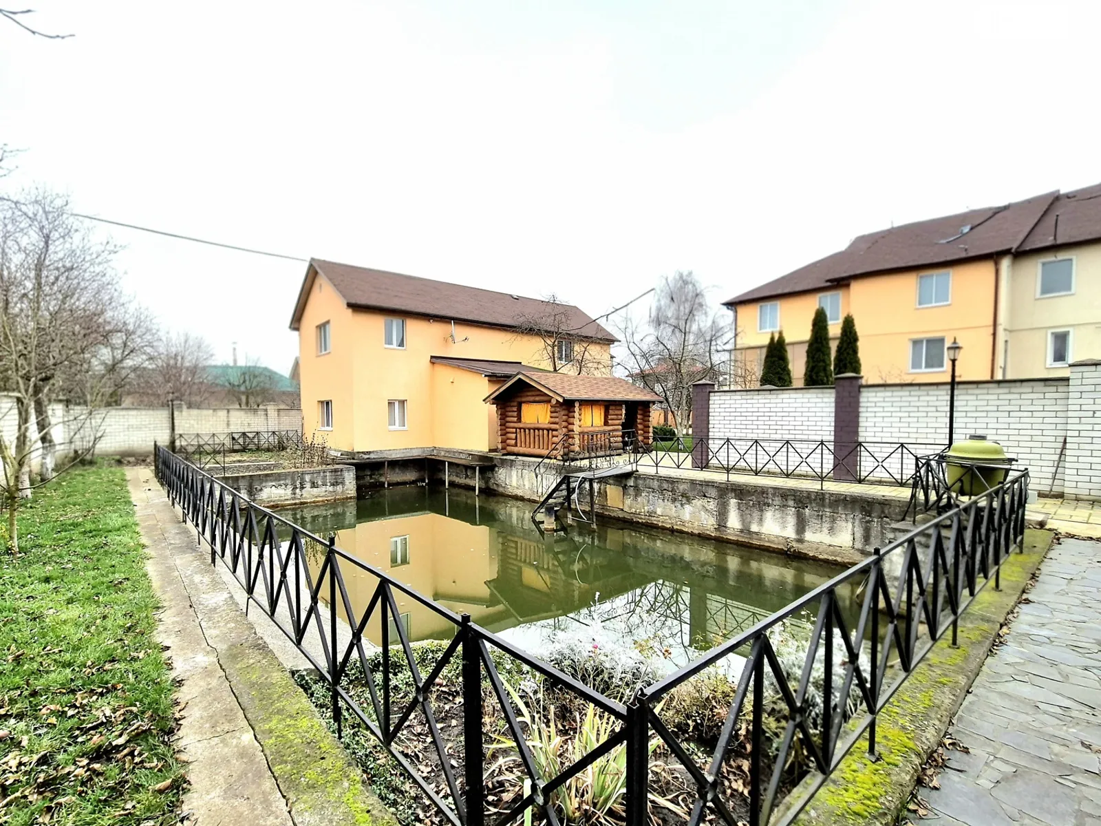 Продается дом на 2 этажа 220 кв. м с балконом, цена: 220000 $ - фото 1