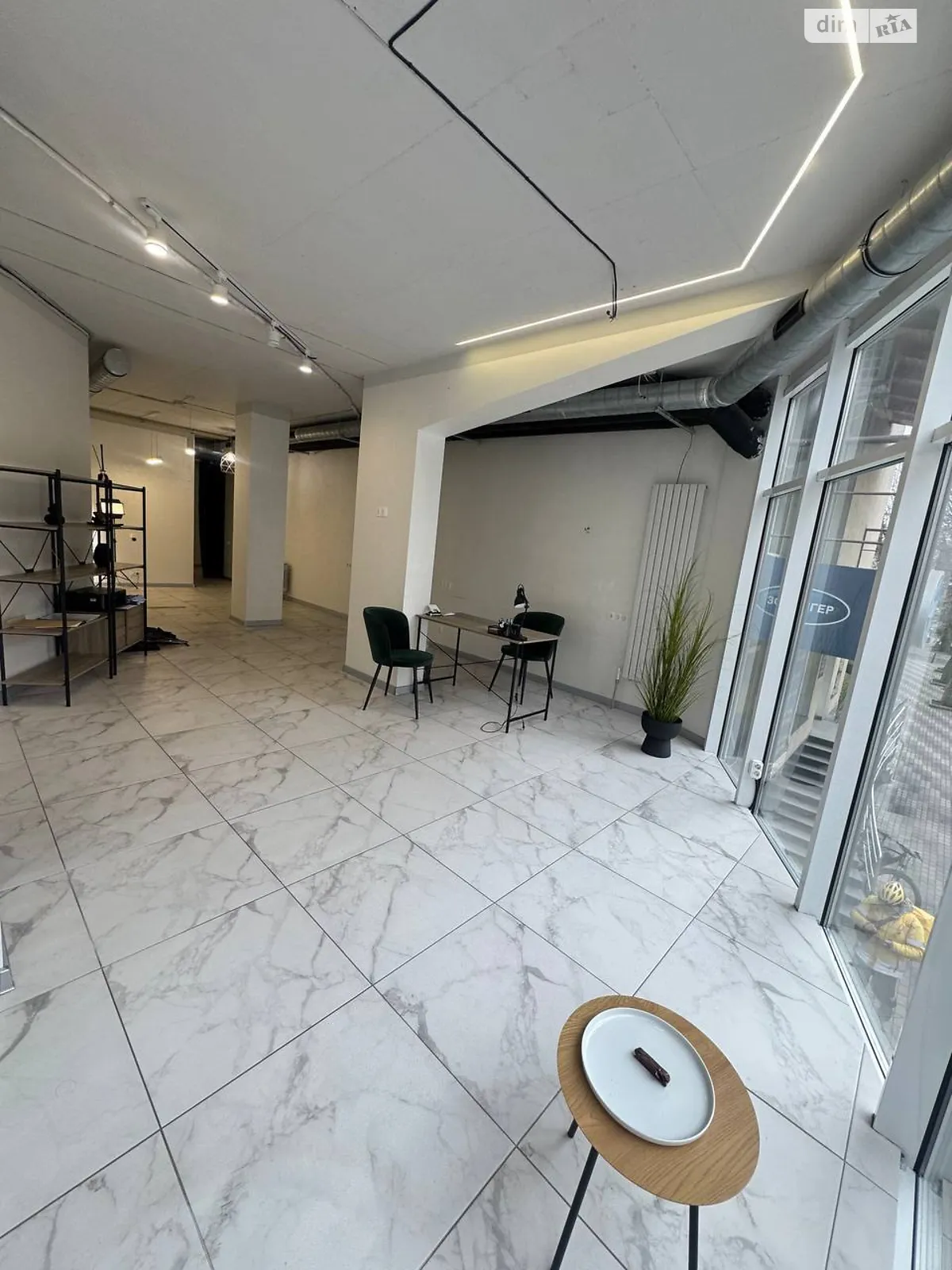 Сдается в аренду офис 64.5 кв. м в бизнес-центре, цена: 17000 грн - фото 1