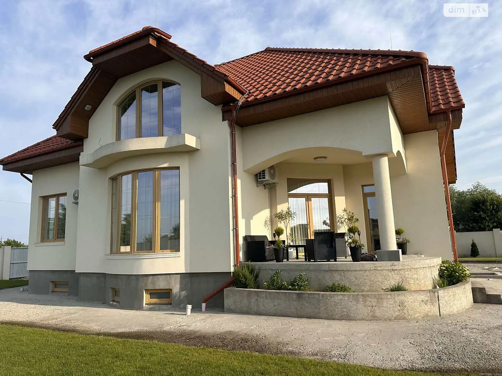 Продается дом на 2 этажа 330 кв. м с участком, цена: 450000 $ - фото 1