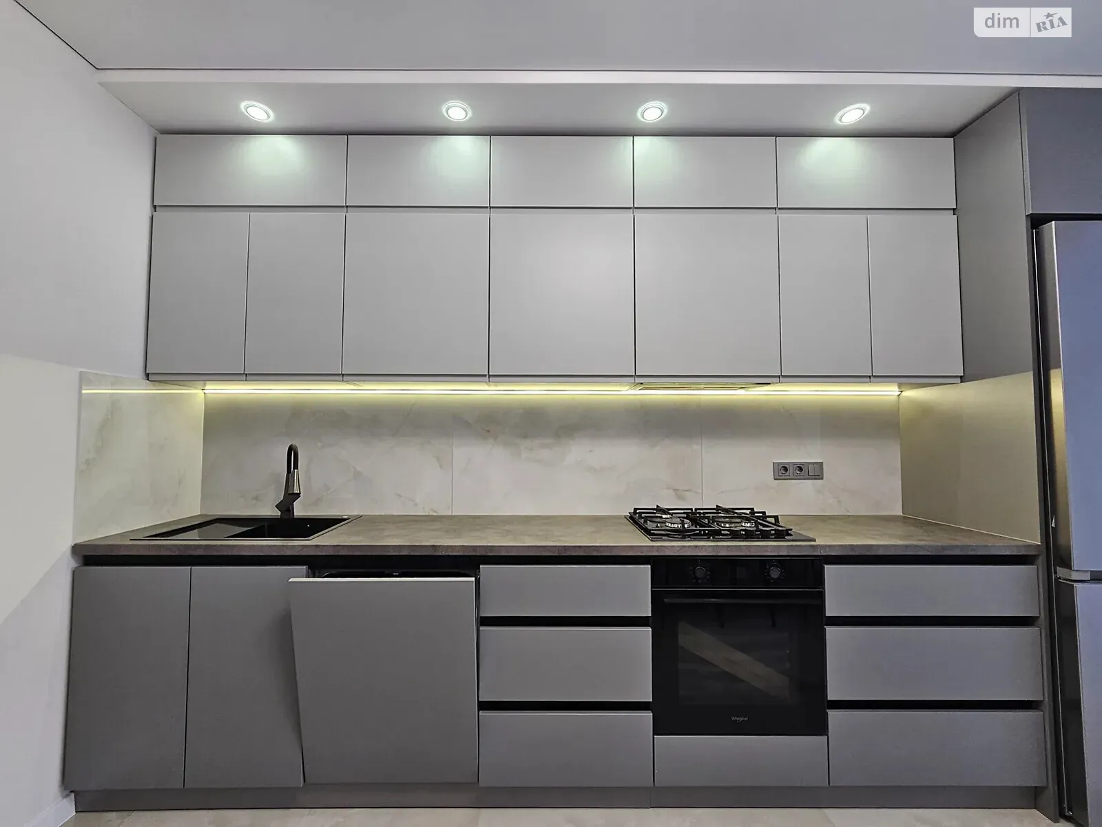 Продается 1-комнатная квартира 43 кв. м в Ивано-Франковске, ул. Княгинин, 44 - фото 1