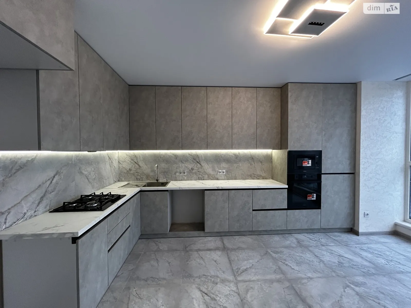 Продается 2-комнатная квартира 60.1 кв. м в Ивано-Франковске, цена: 92500 $ - фото 1