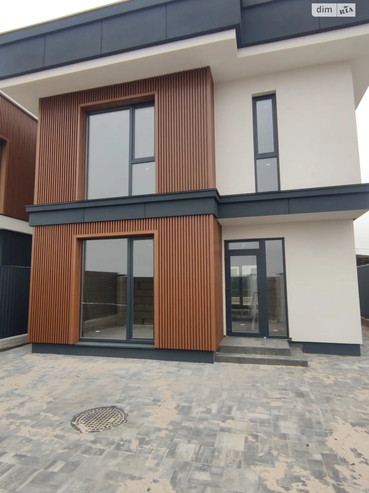 Продается дом на 2 этажа 130 кв. м с баней/сауной, цена: 140000 $ - фото 1