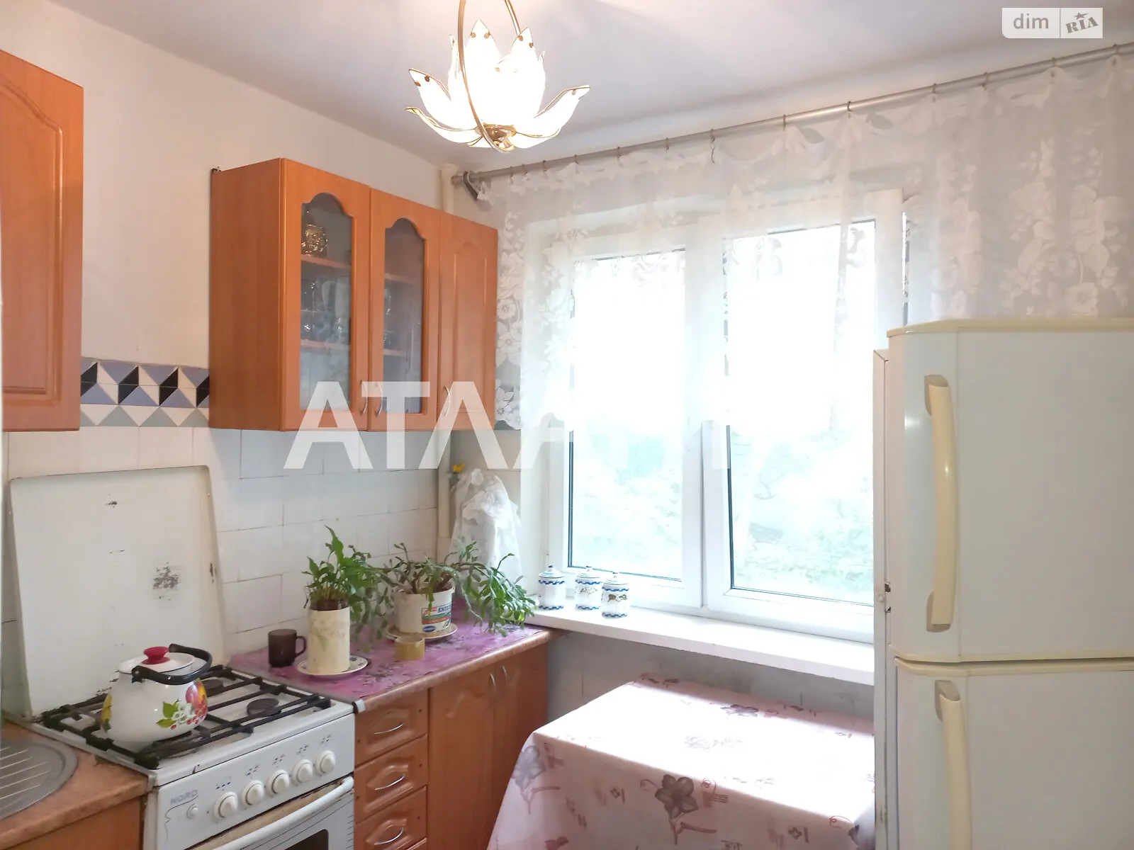 Продается 3-комнатная квартира 49 кв. м в Одессе, ул. Новикова - фото 1