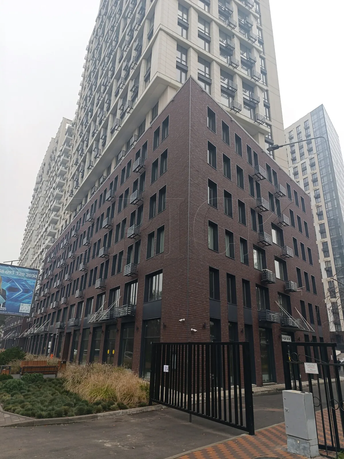 Продается 2-комнатная квартира 77 кв. м в Киеве, ул. Князя Романа Мстиславича(Генерала Жмаченко), 22А - фото 1