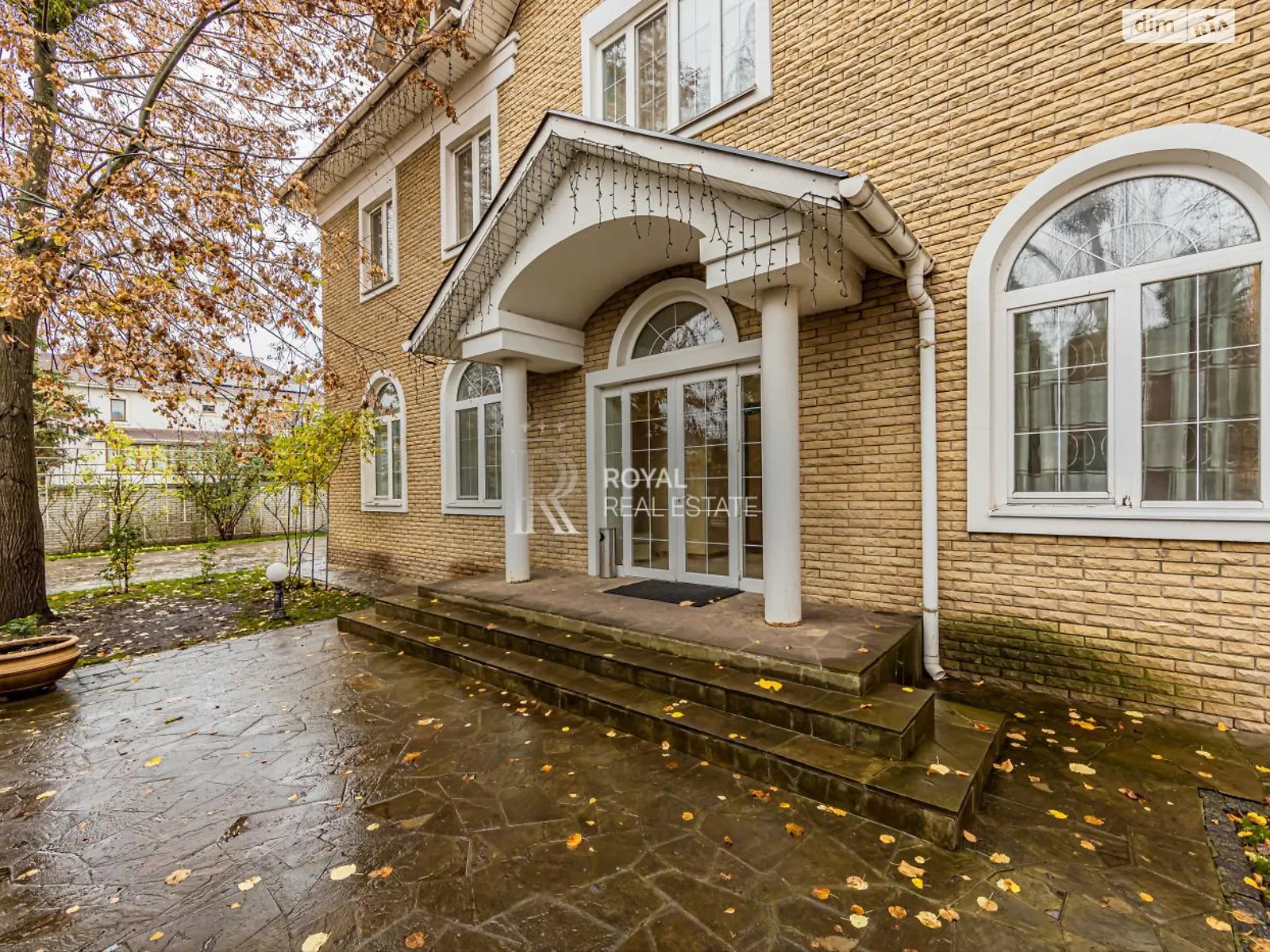 Сдается в аренду дом на 2 этажа 428.8 кв. м с балконом, цена: 2800 $ - фото 1