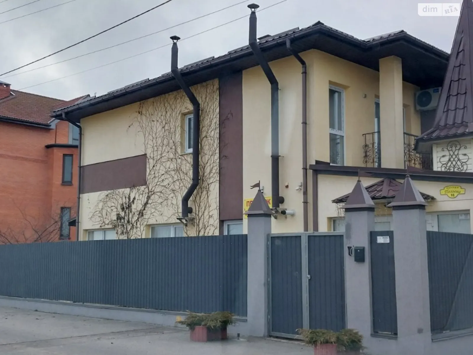 Продается дом на 2 этажа 193.3 кв. м с гаражом, цена: 250000 $ - фото 1