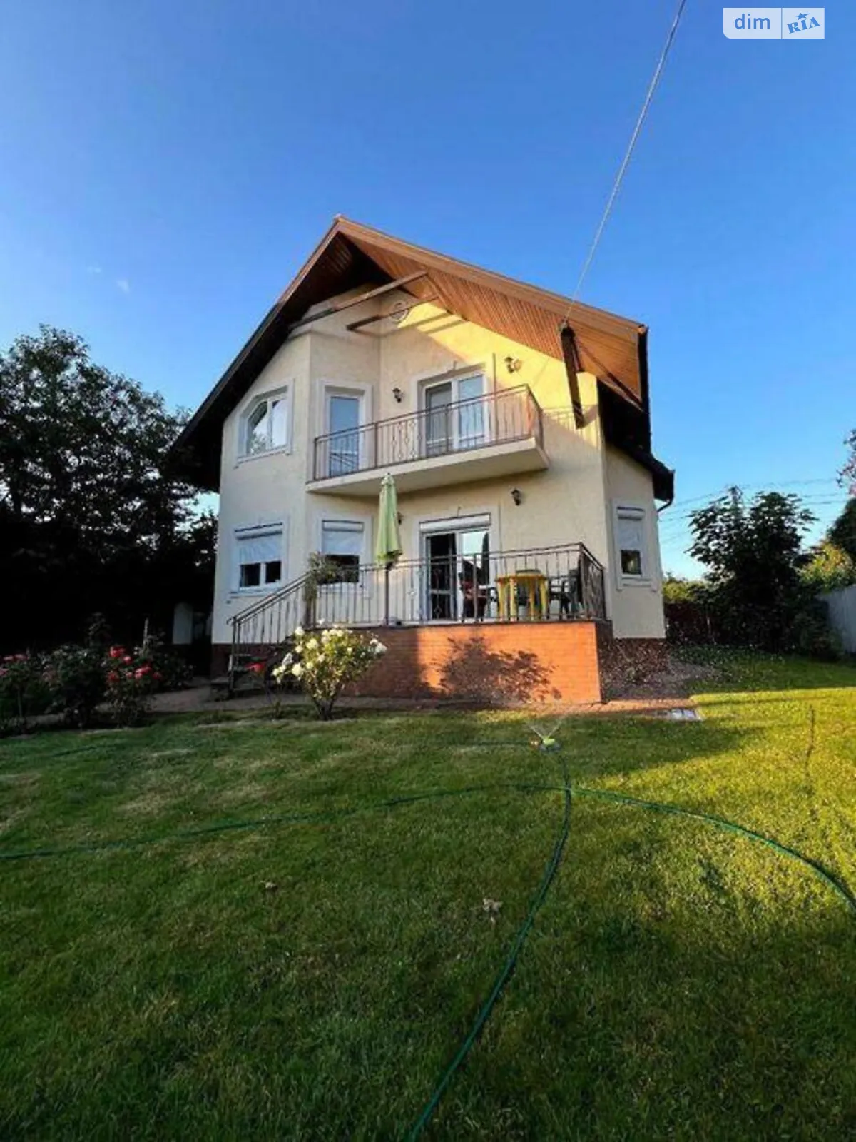 Продается дом на 2 этажа 255 кв. м с садом, цена: 287000 $ - фото 1