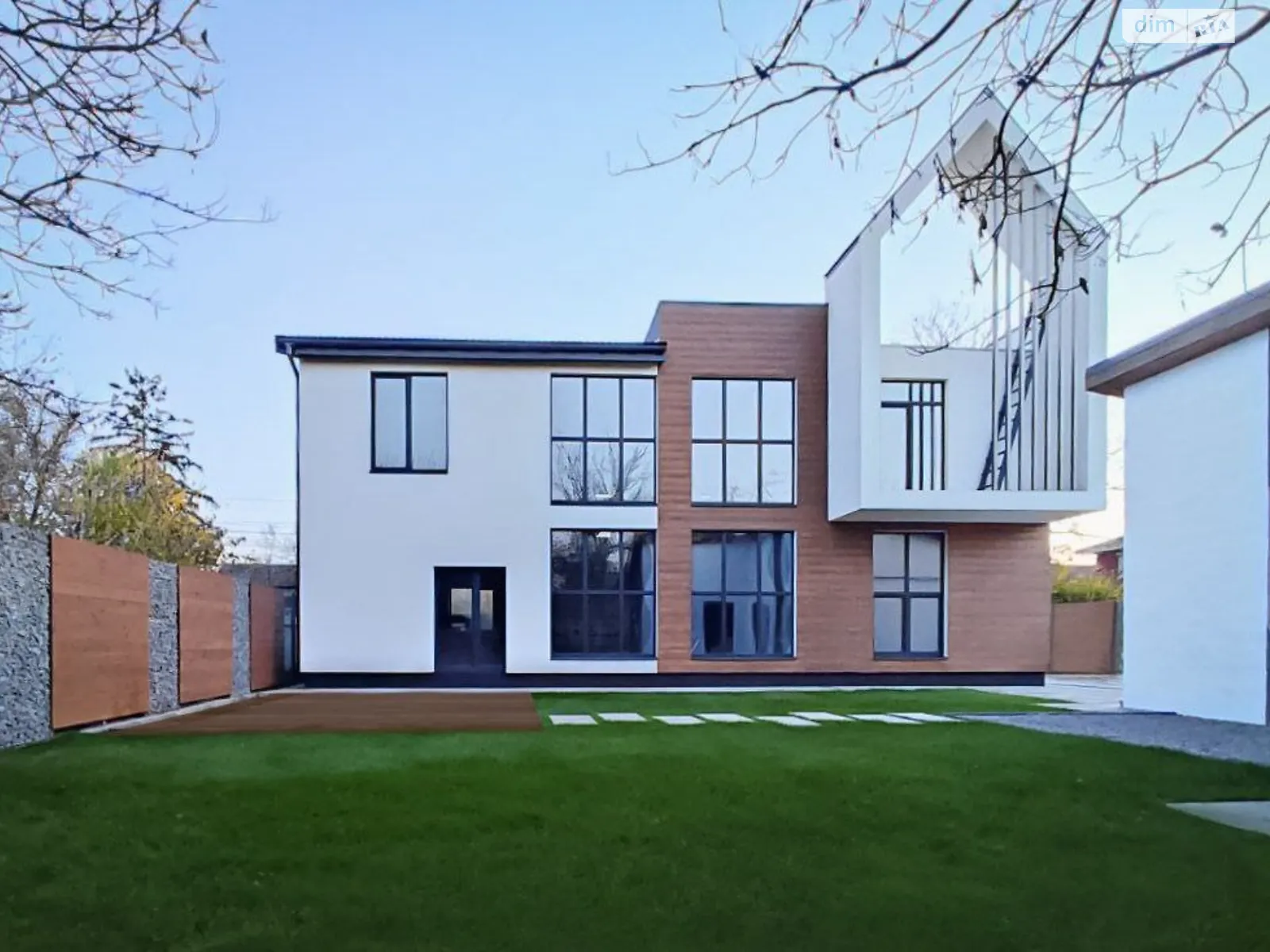 Продается дом на 2 этажа 280 кв. м с гаражом, цена: 350000 $ - фото 1