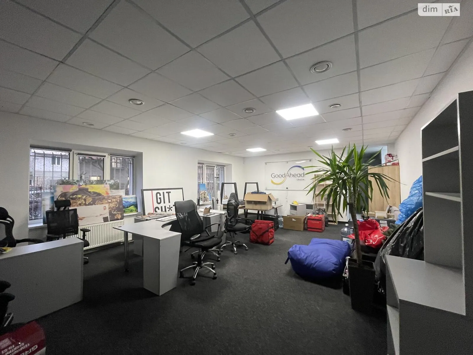 Сдается в аренду офис 230 кв. м в бизнес-центре, цена: 2000 $ - фото 1