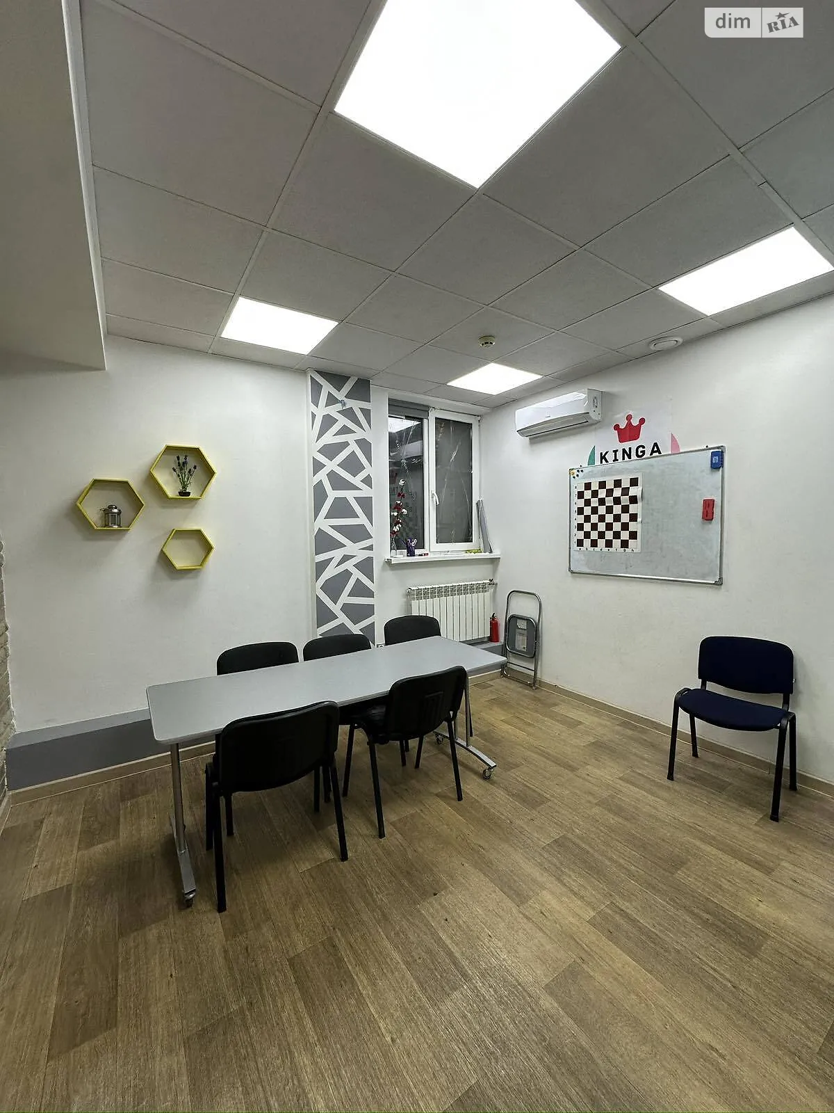 Сдается в аренду офис 20 кв. м в бизнес-центре, цена: 6000 грн - фото 1
