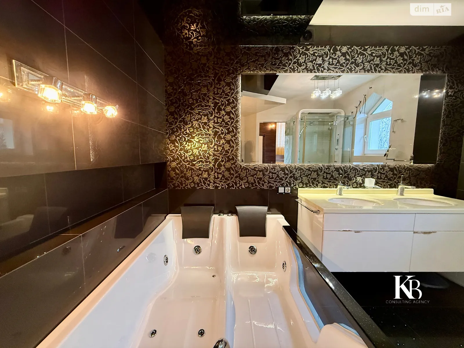 Продається будинок 3 поверховий 337.2 кв. м з бесідкою, цена: 210000 $ - фото 1