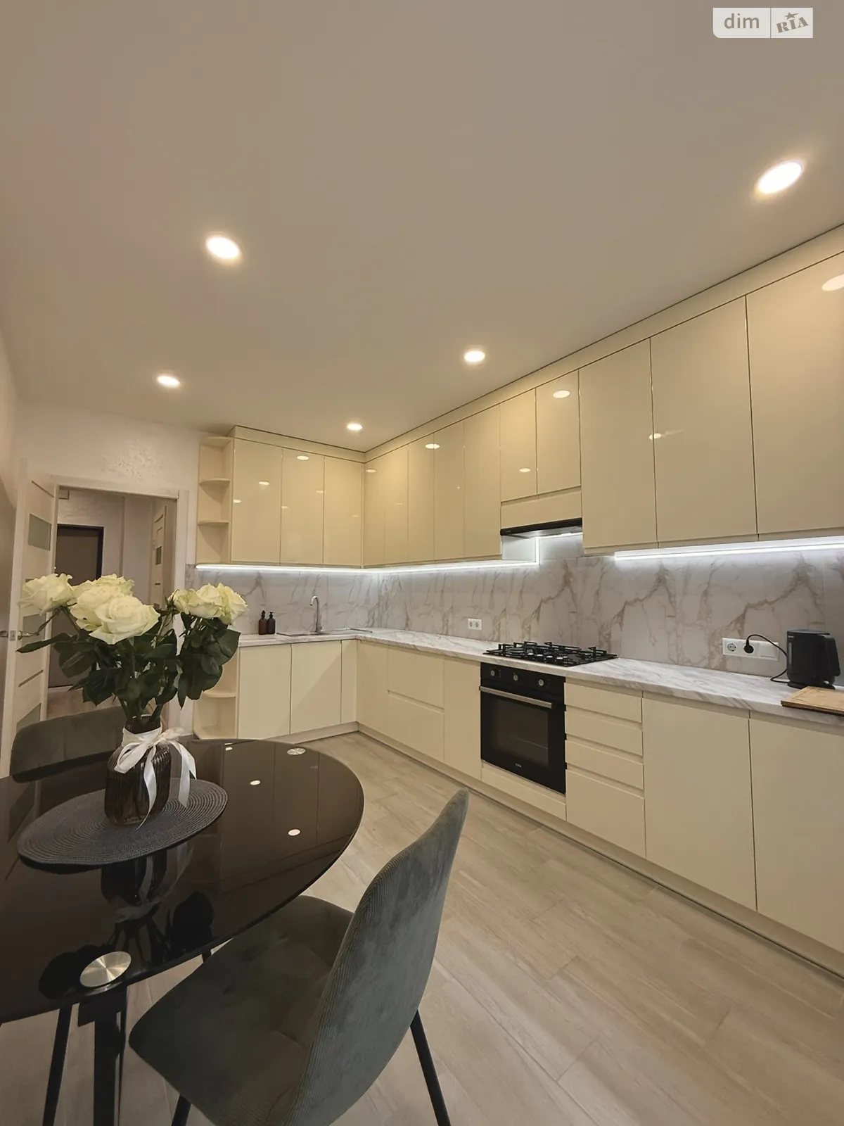 Здається в оренду 1-кімнатна квартира 47 кв. м у Львові, вул. Довга, 30 - фото 1