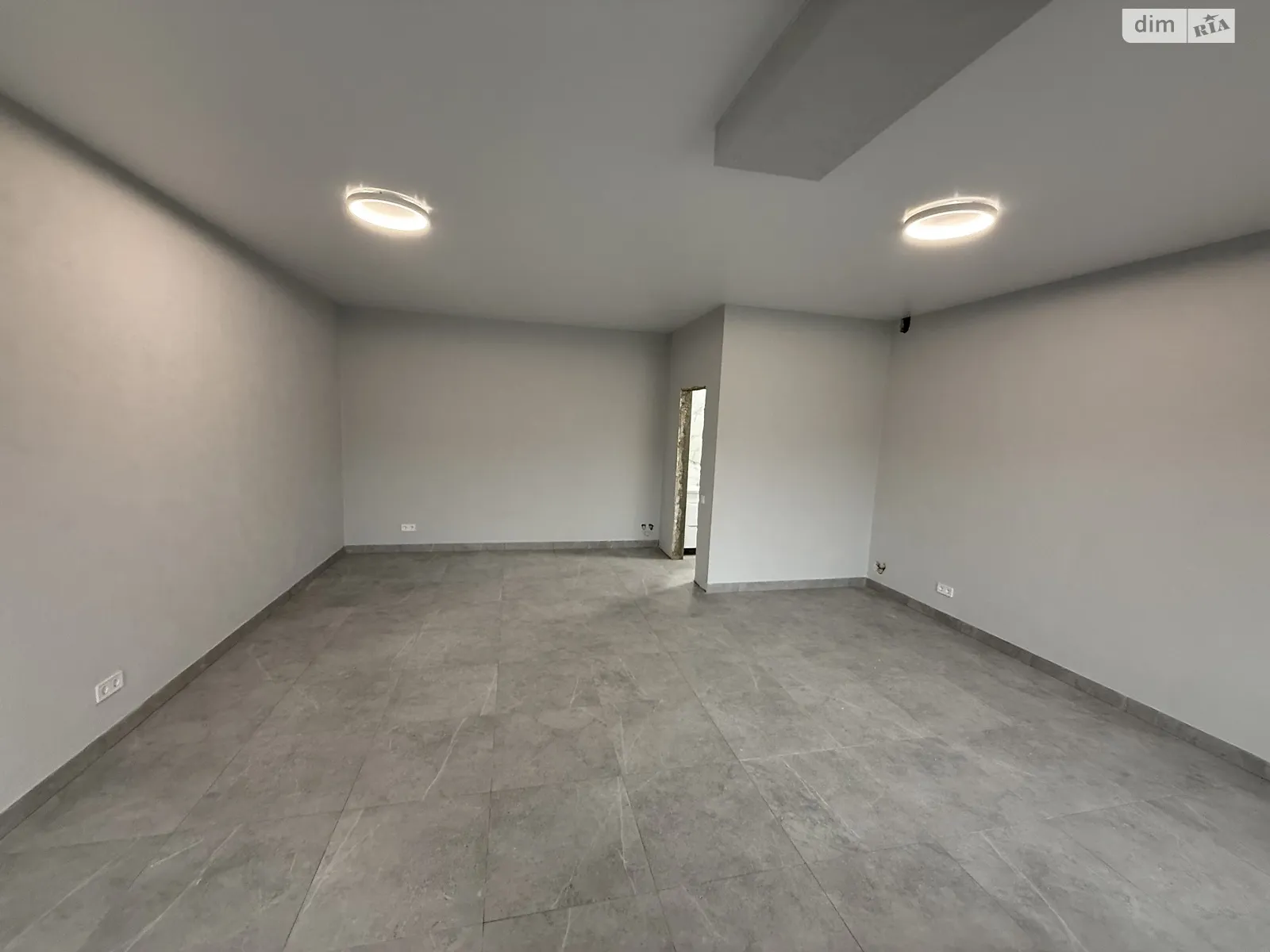 Сдается в аренду помещения свободного назначения 36 кв. м в 3-этажном здании, цена: 26000 грн - фото 1