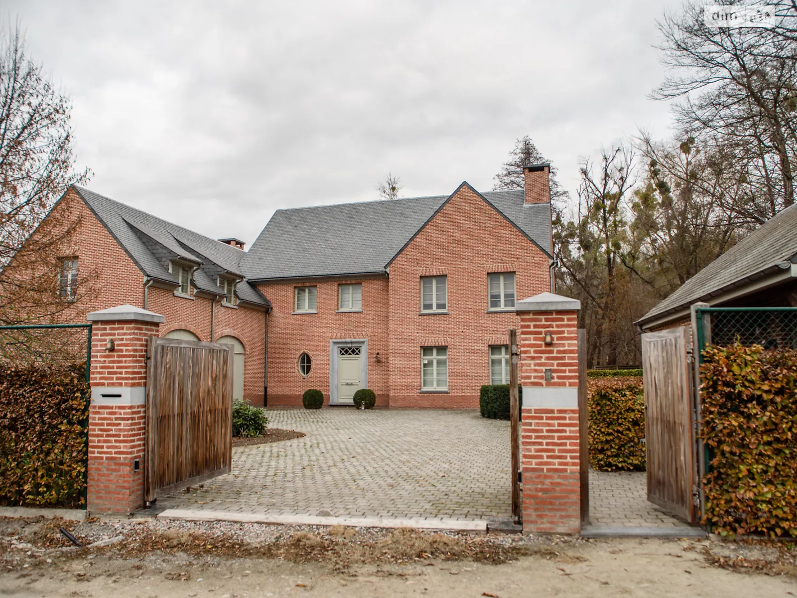 Продается дом на 2 этажа 532.9 кв. м с камином, цена: 1300000 $ - фото 1