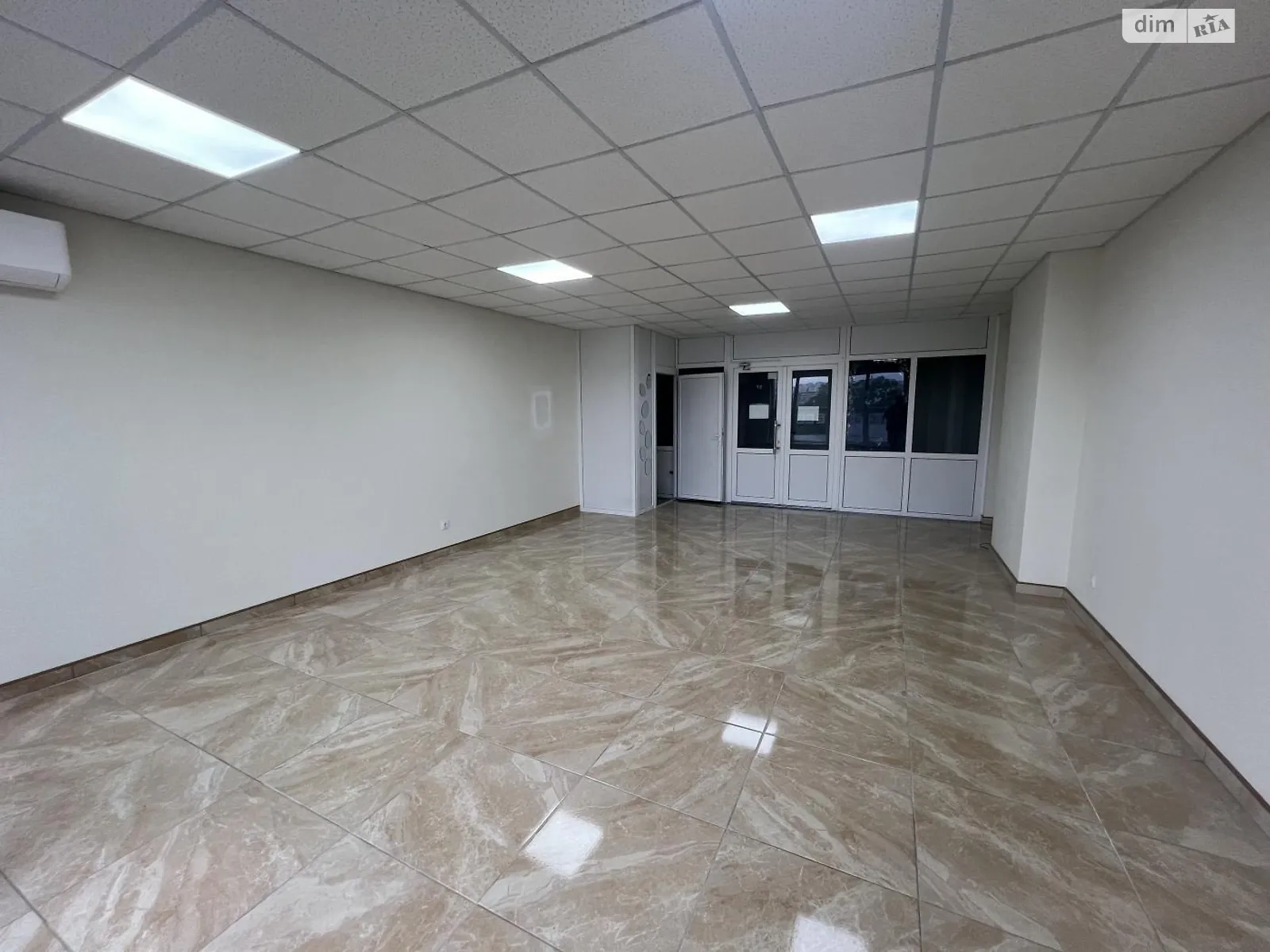 Сдается в аренду офис 47 кв. м в бизнес-центре, цена: 15000 грн - фото 1