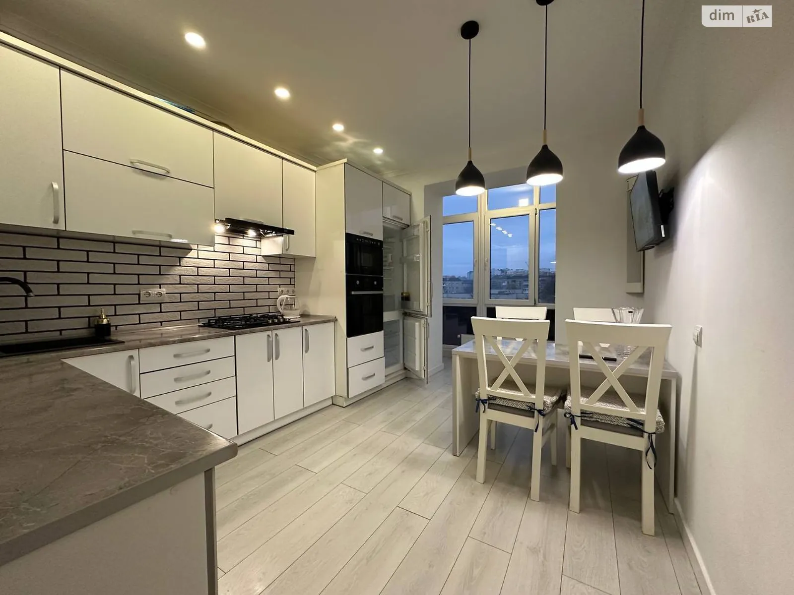 Продается 2-комнатная квартира 59.4 кв. м в Ивано-Франковске, ул. Длинная, 20В - фото 1