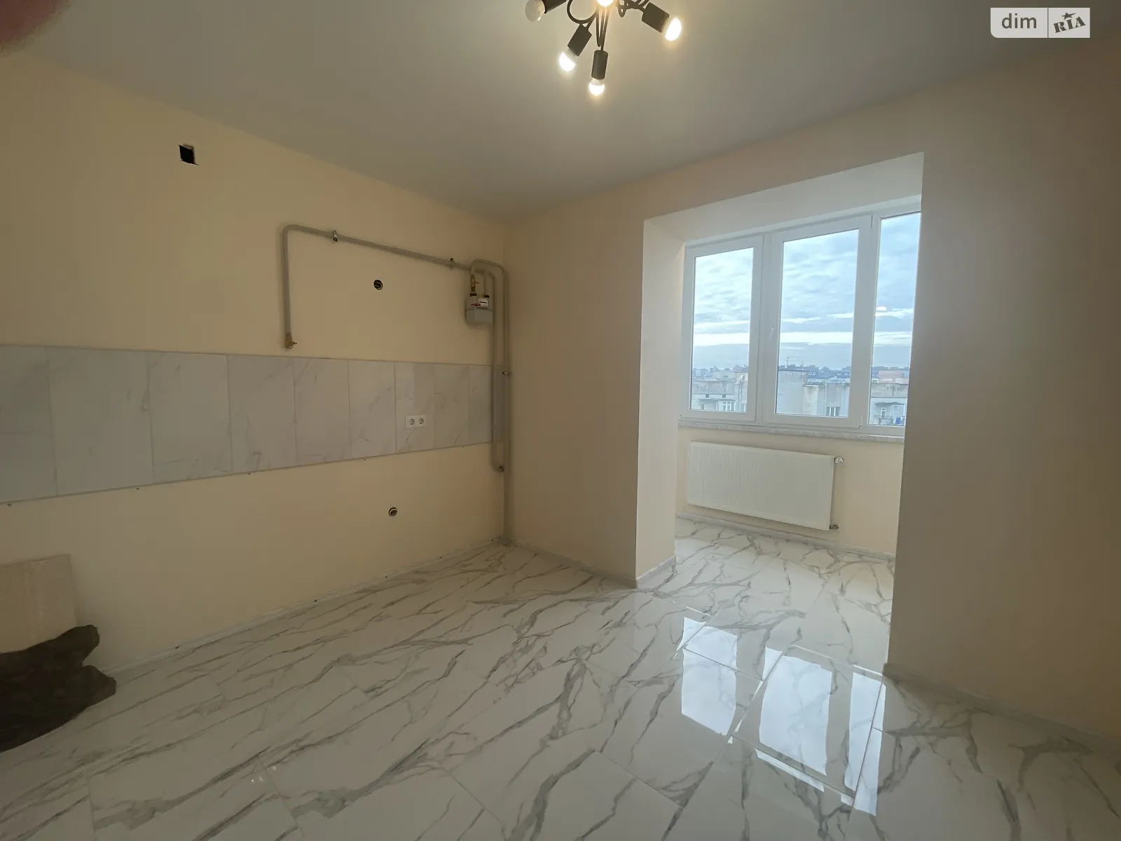 Продается 1-комнатная квартира 43 кв. м в Ивано-Франковске, ул. Пасечная, 15 - фото 1