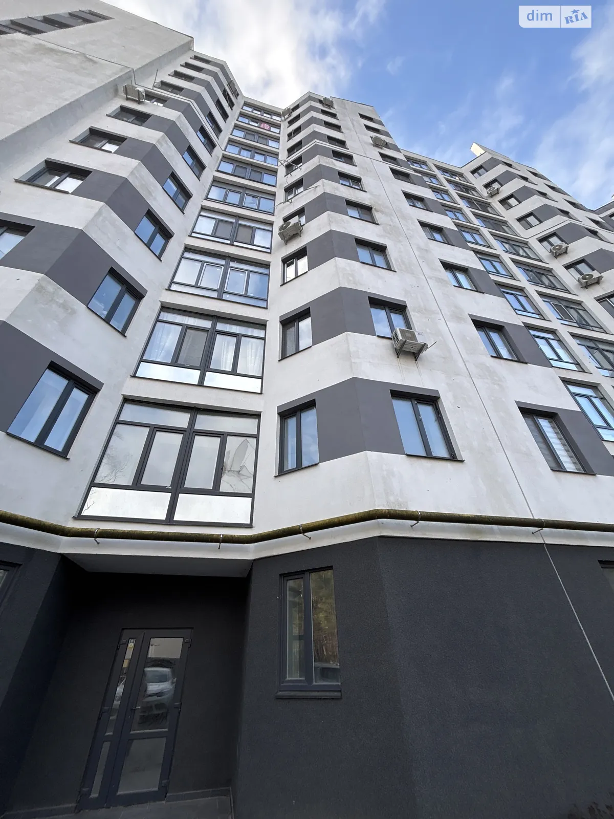 Продается офис 30 кв. м в бизнес-центре, цена: 27000 $ - фото 1