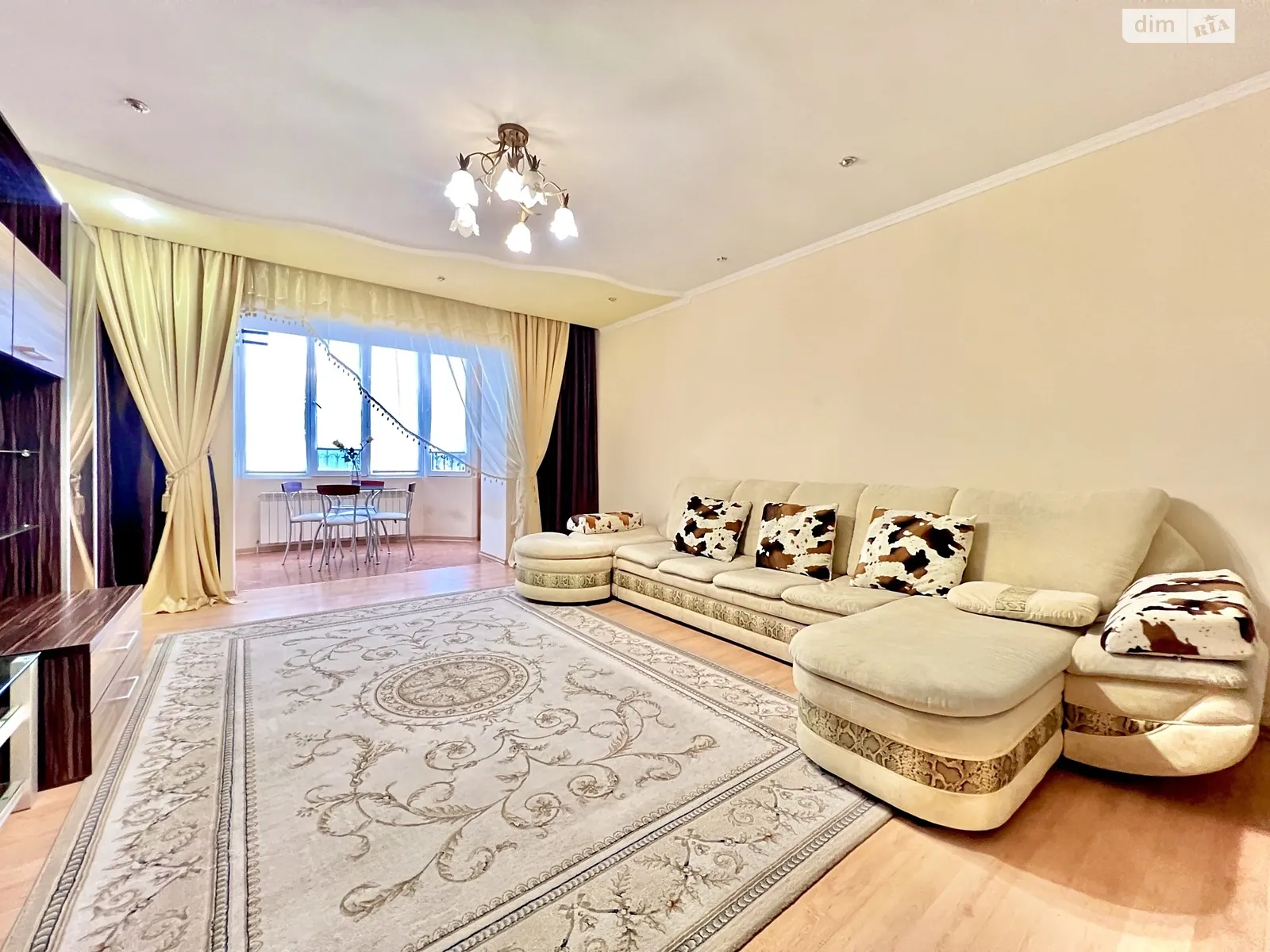 2-комнатная квартира 76 кв. м в Тернополе, ул. Довженко Александра - фото 1