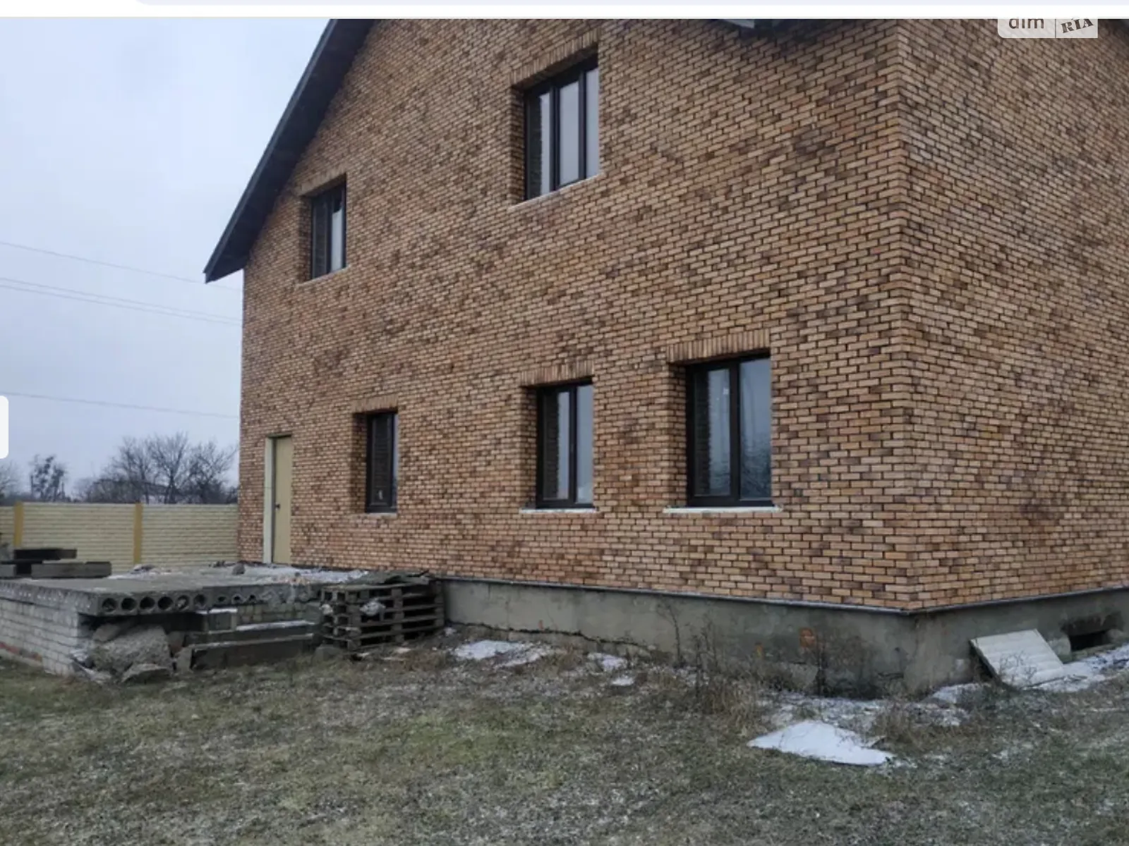 Продается дом на 2 этажа 200 кв. м с беседкой, цена: 70000 $ - фото 1