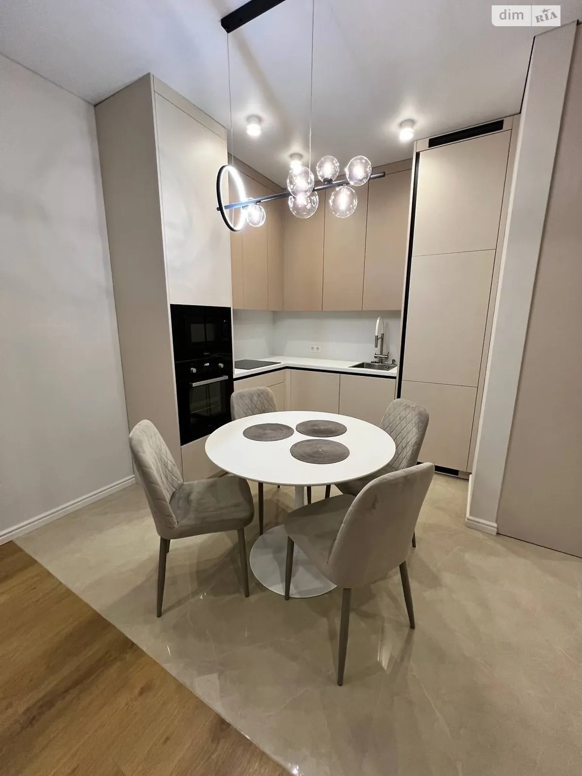 Продается 1-комнатная квартира 52 кв. м в Ужгороде, ул. Капушанская(Победы), 168А - фото 1