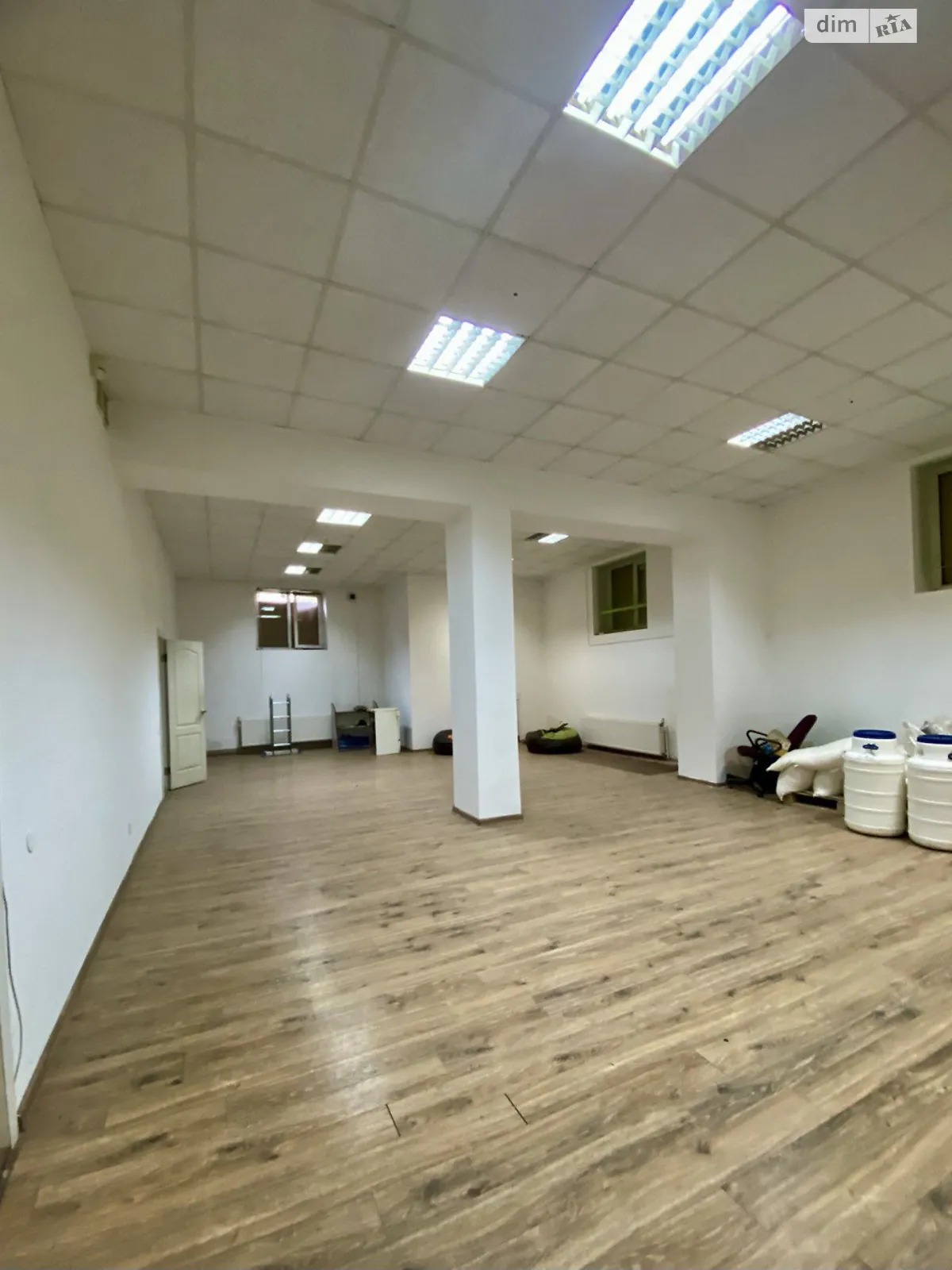 Сдается в аренду помещения свободного назначения 120.7 кв. м в 6-этажном здании, цена: 20000 грн - фото 1