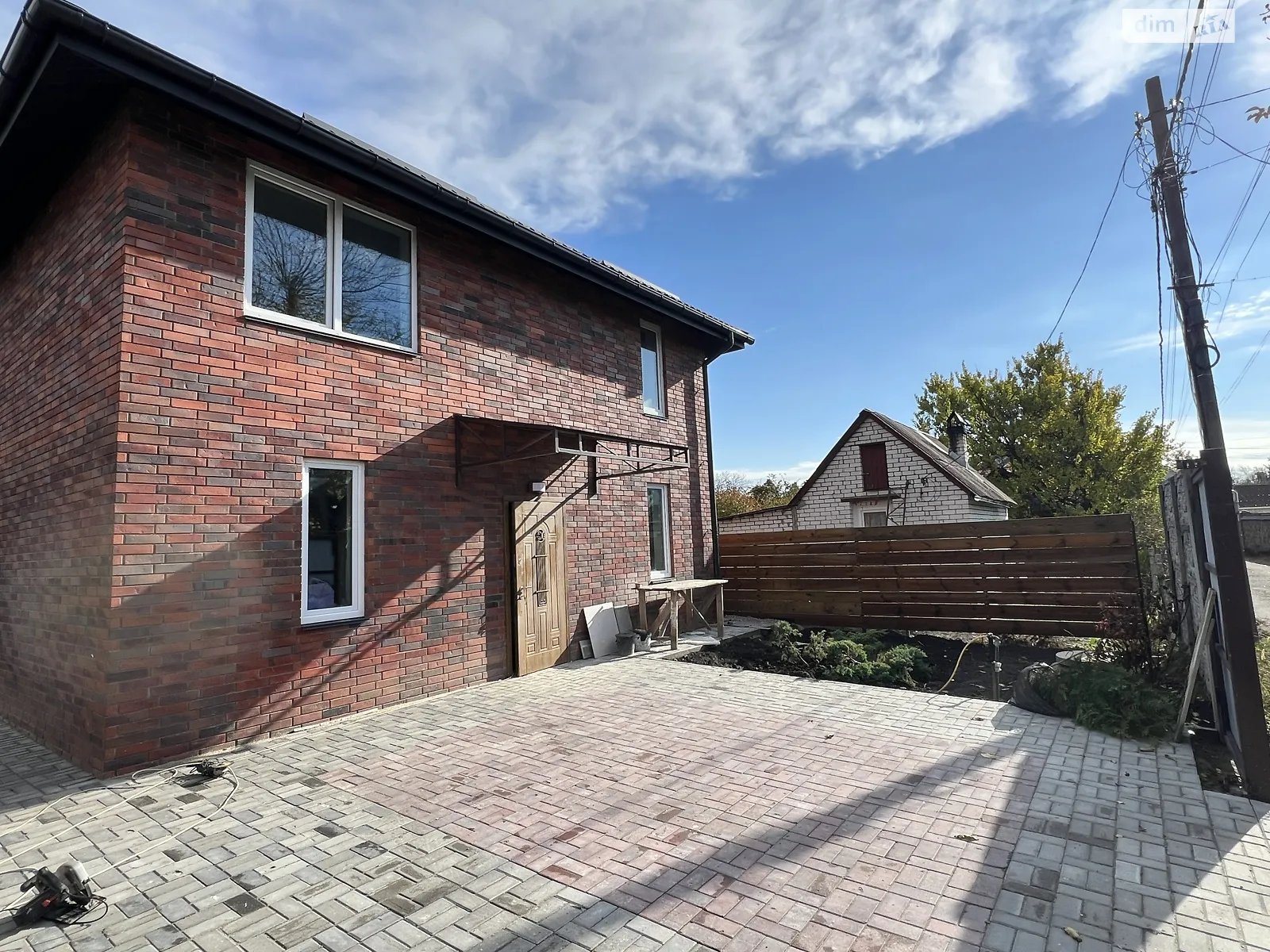 Продается дом на 2 этажа 120 кв. м с садом, цена: 180000 $ - фото 1