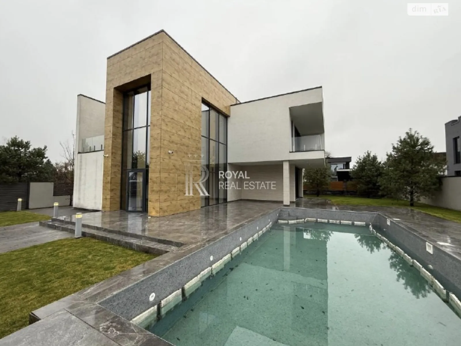 Сдается в аренду дом на 2 этажа 250 кв. м с гаражом, цена: 6000 $ - фото 1