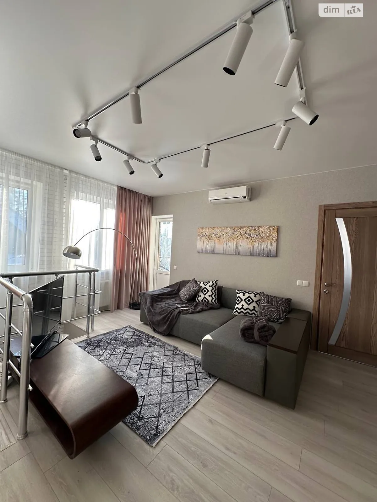 Сдается в аренду дом на 2 этажа 93 кв. м с беседкой, цена: 1000 $ - фото 1